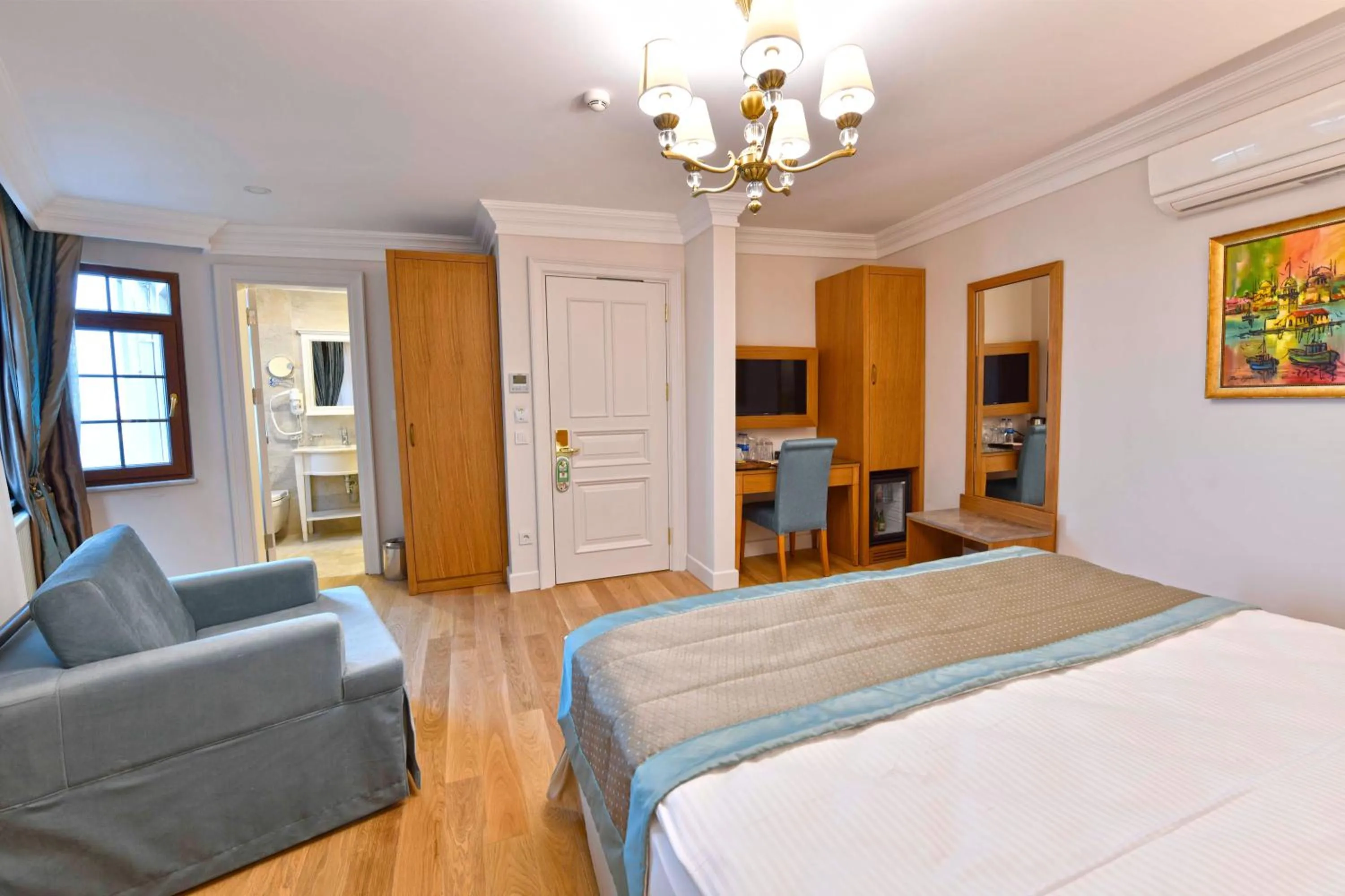 Photo of the whole room, Bed in GLK PREMIER Sea Mansion Suites & Spa - Special Class