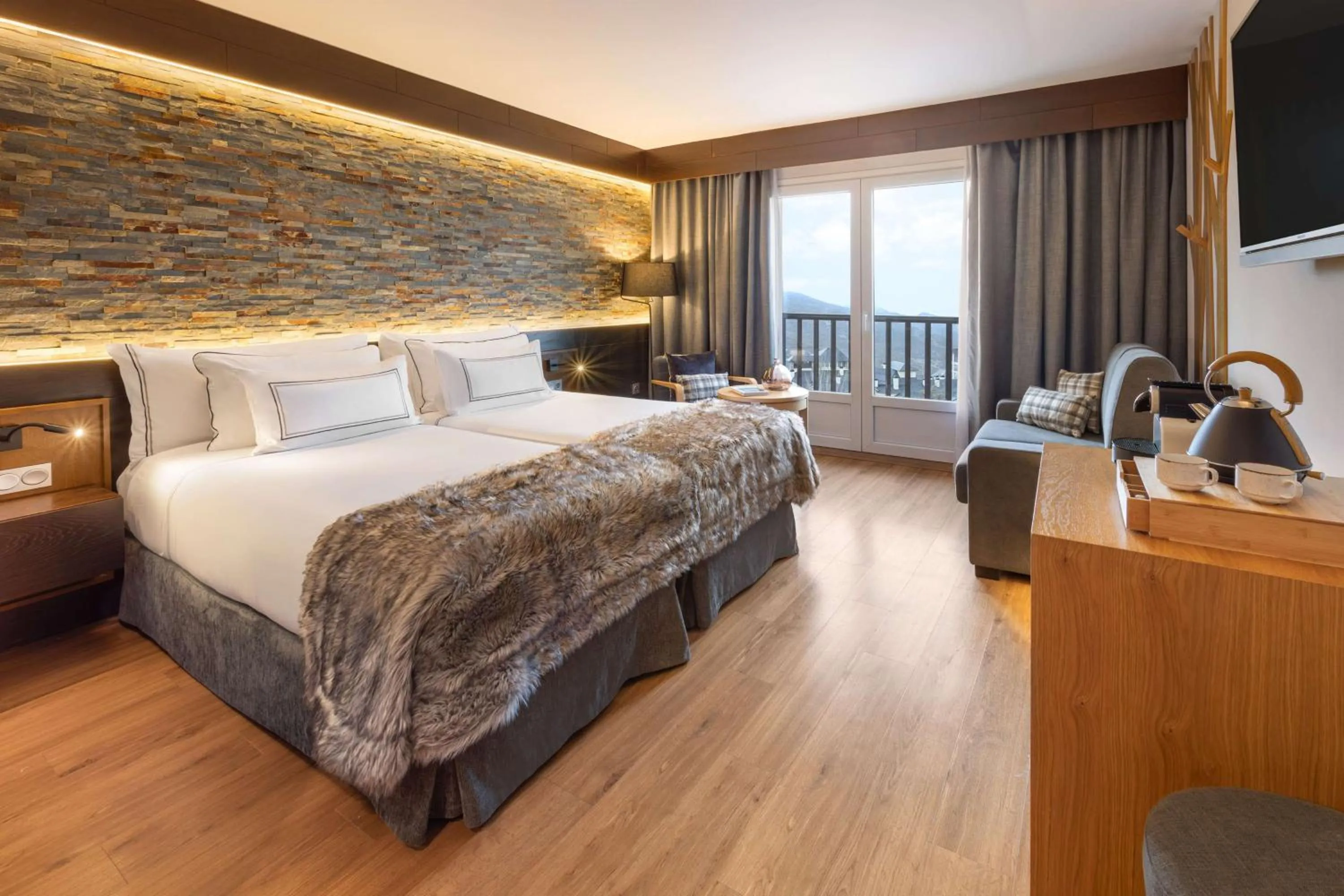 Bedroom, Bed in Melia Sierra Nevada