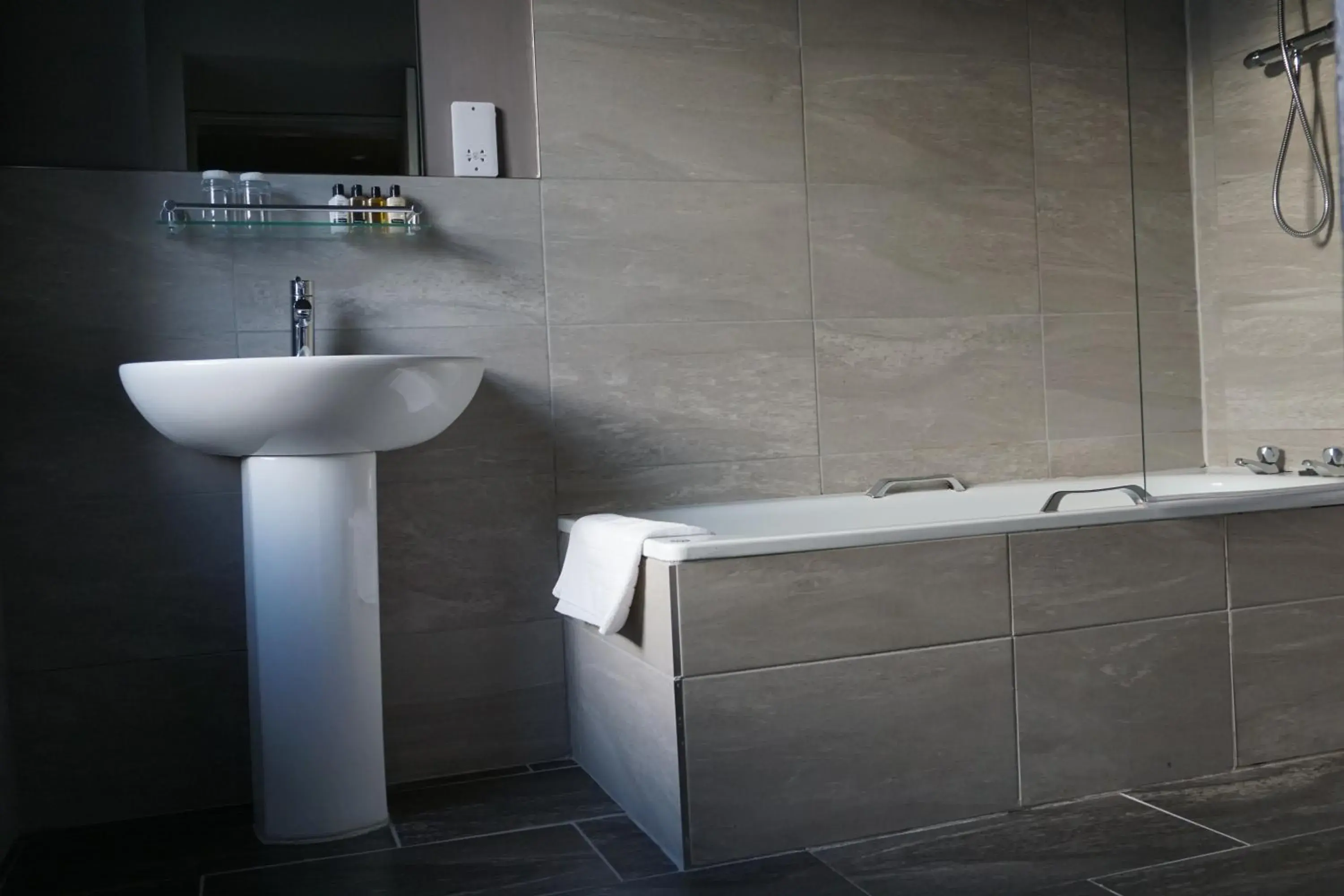 Deluxe Double or Twin Room with City View in Lochside Hotel Deluxe Double or Twin Room with City View in Lochside Hotel