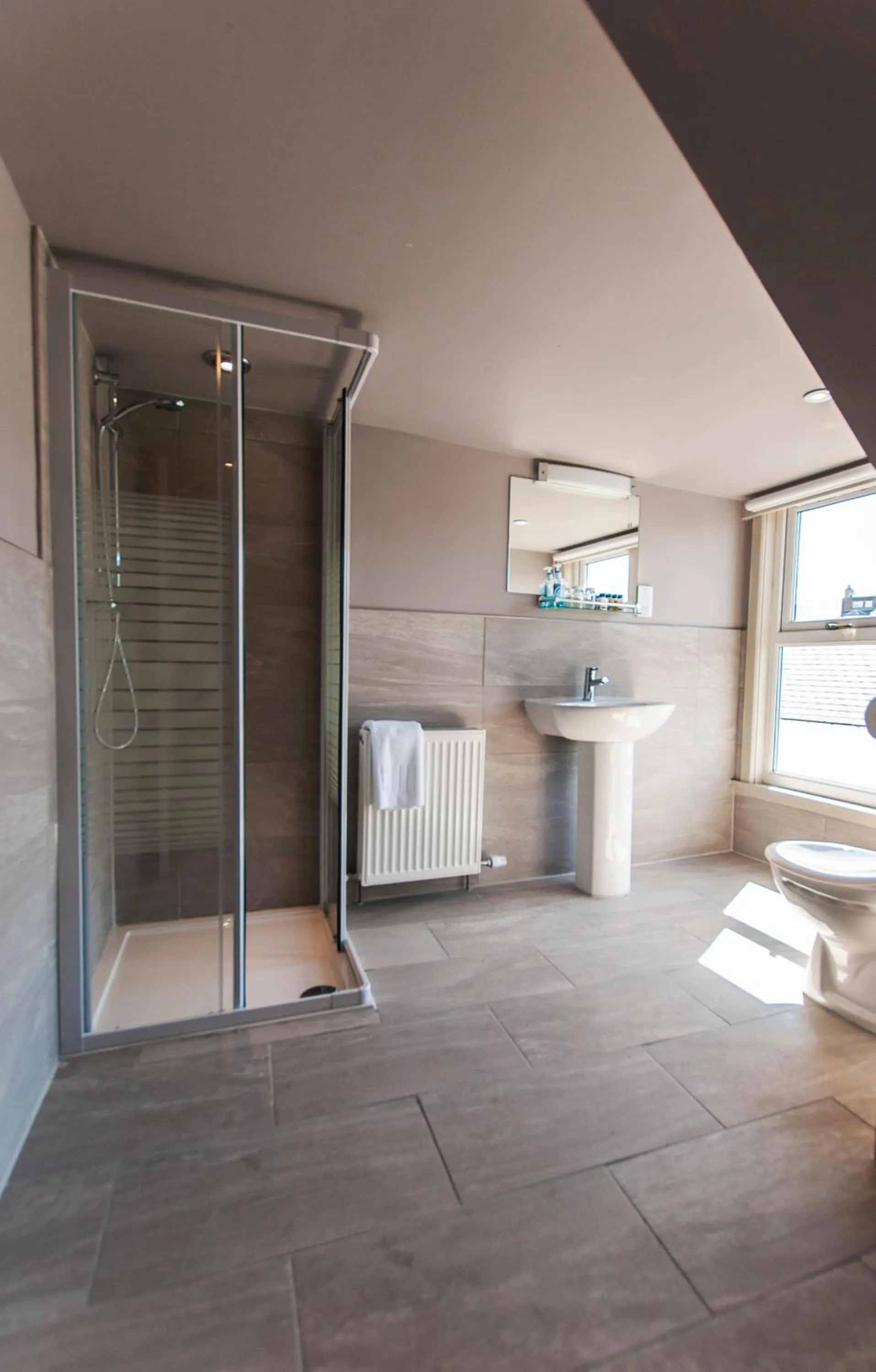 Shower in Lochside Hotel