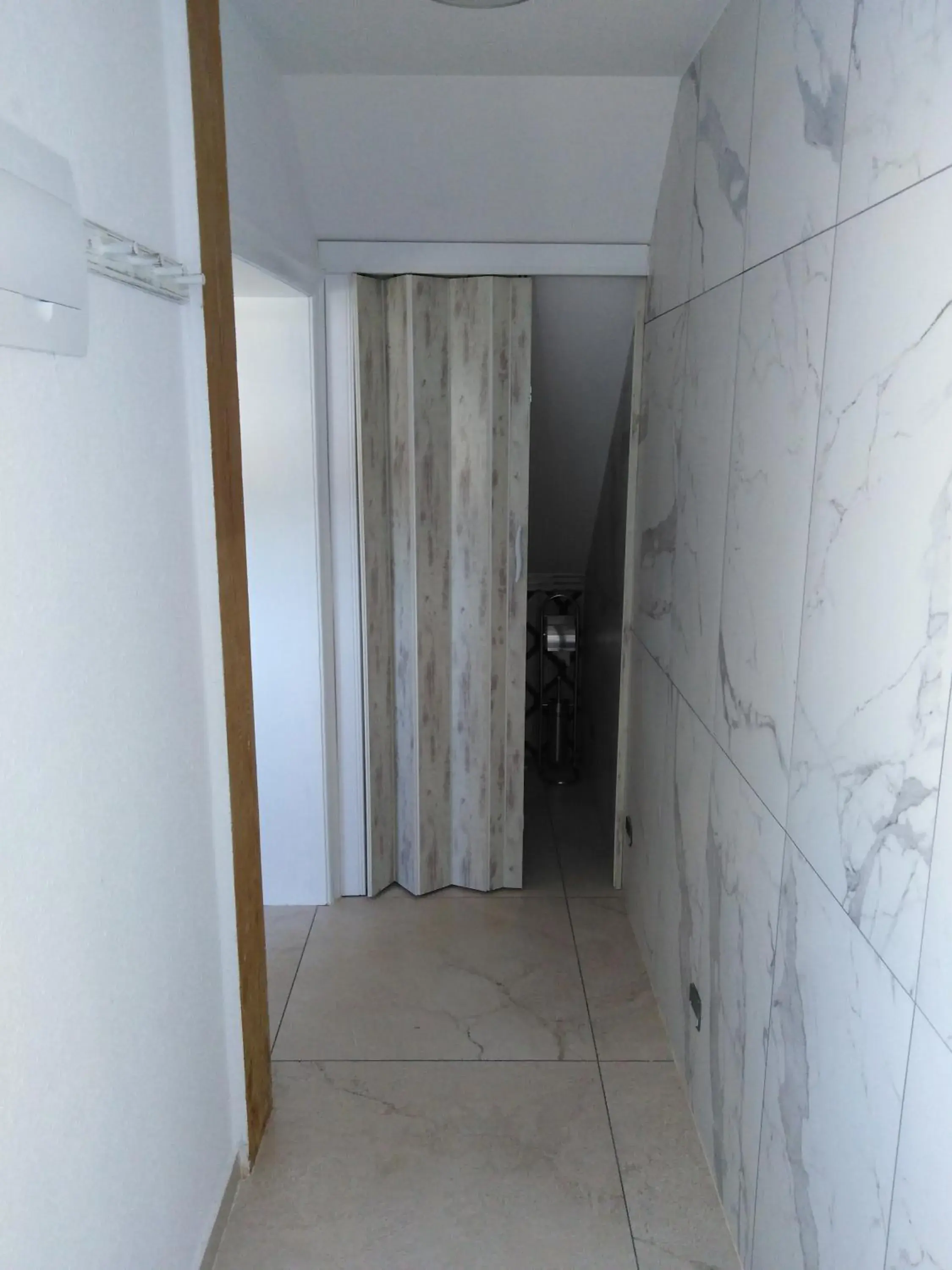 Single Room with Bath - single occupancy in Dom Goscinny Bialy Dworek Single Room with Bath - single occupancy in Dom Goscinny Bialy Dworek