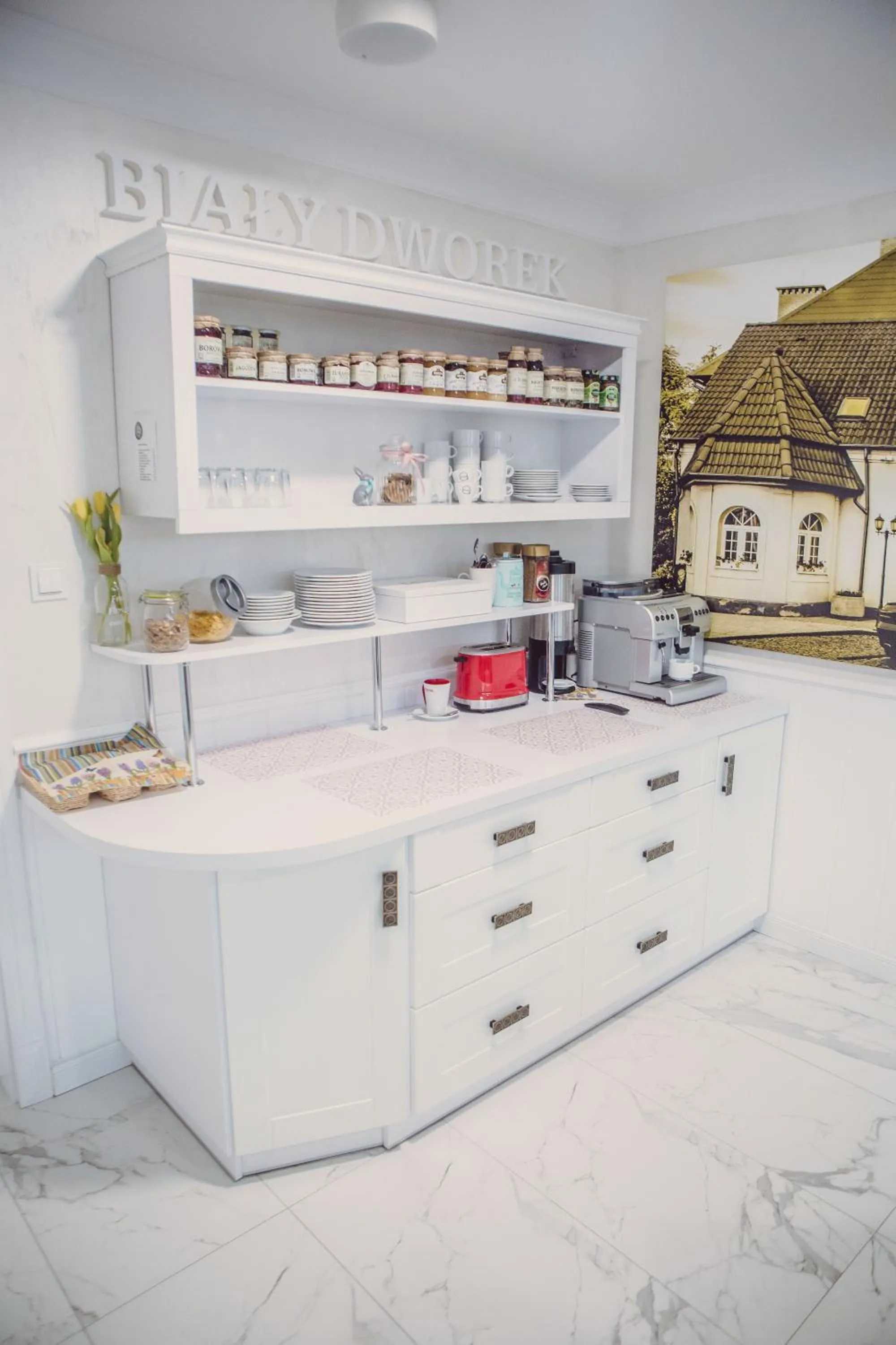 Communal kitchen in Dom Goscinny Bialy Dworek