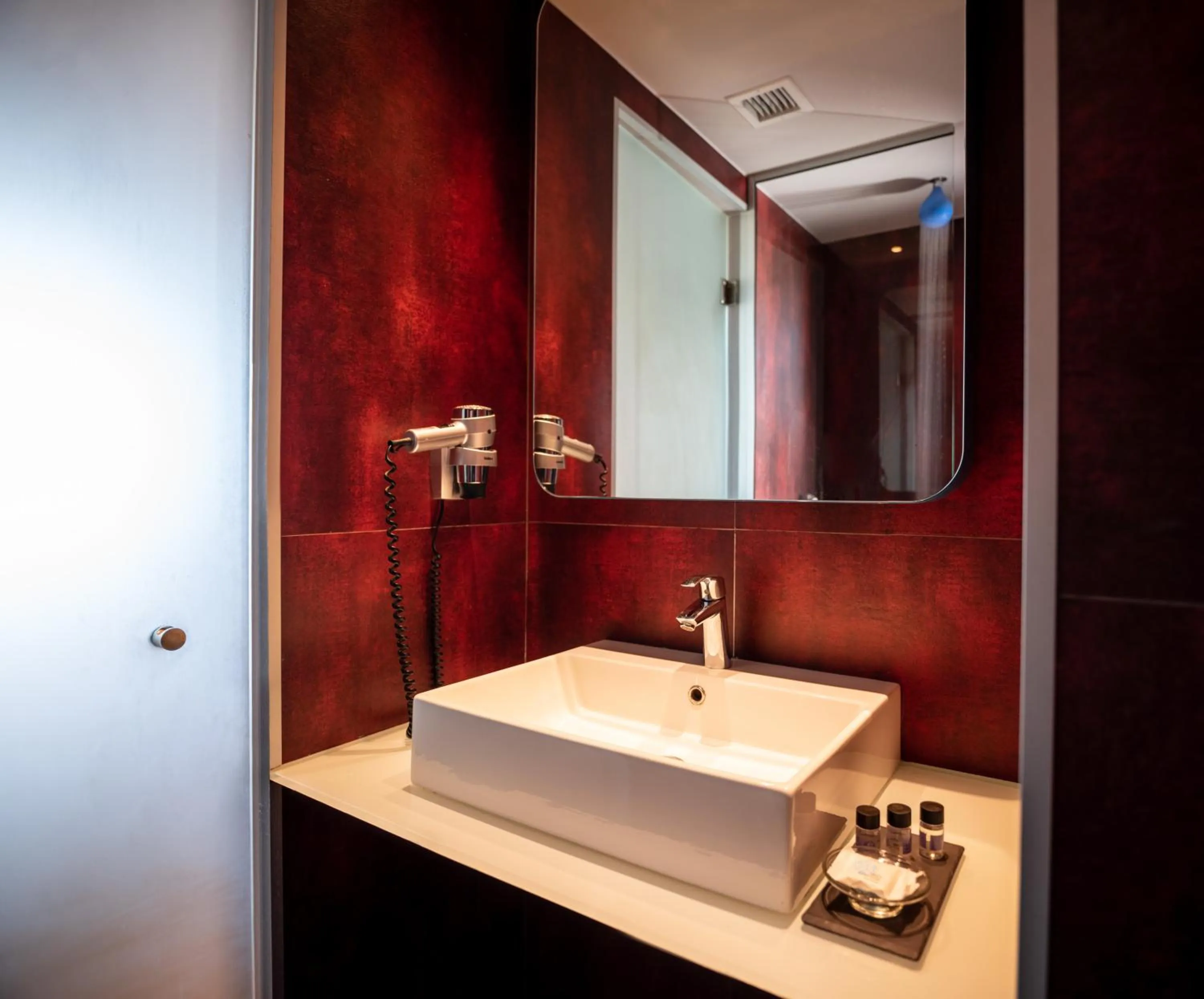 Shower in Essence Hotel