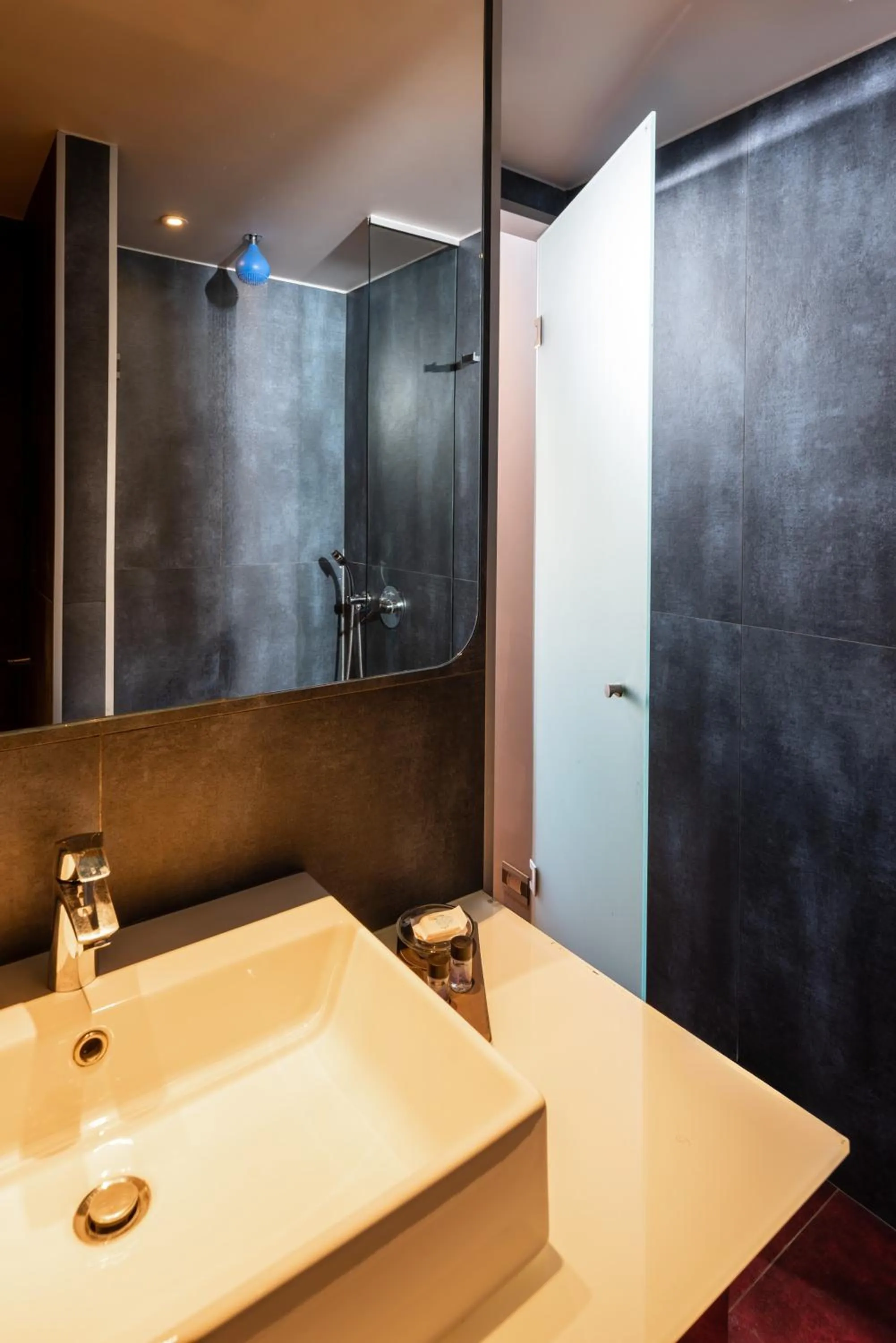 Shower in Essence Hotel