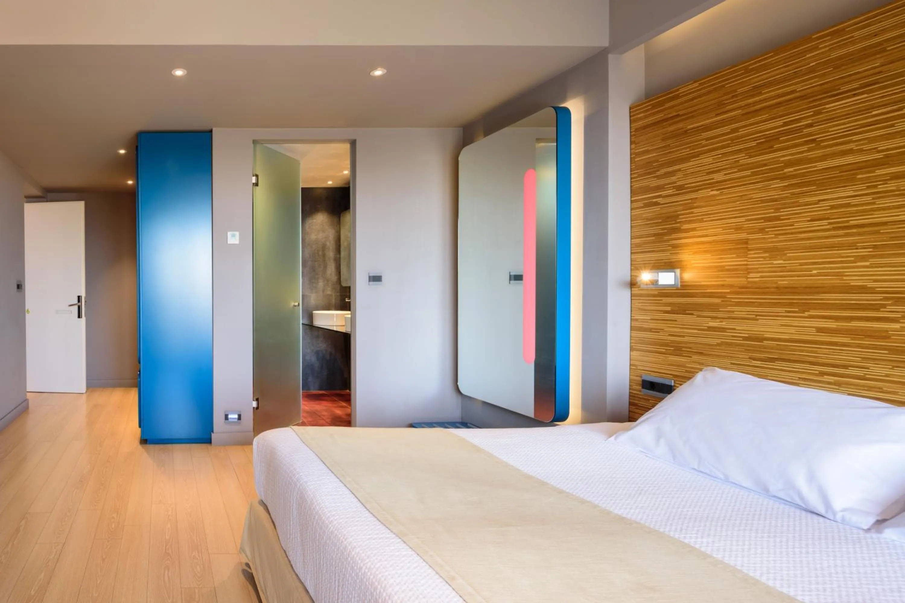 Shower, Bed in Essence Hotel