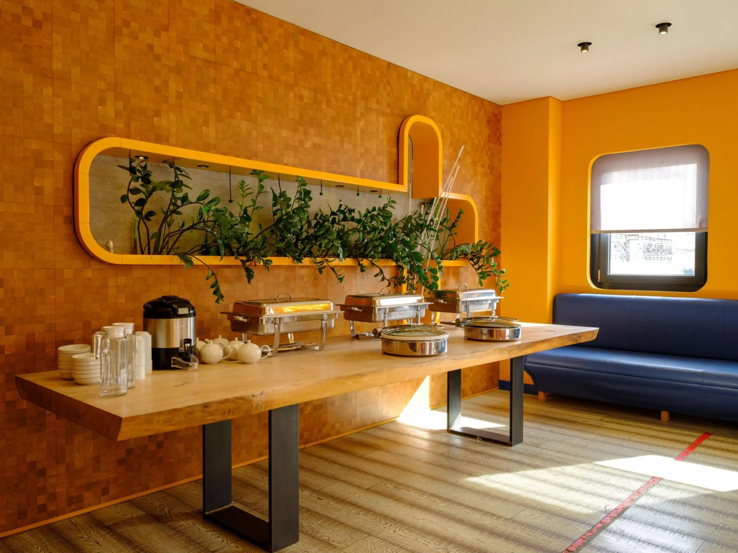 Restaurant/places to eat in Essence Hotel