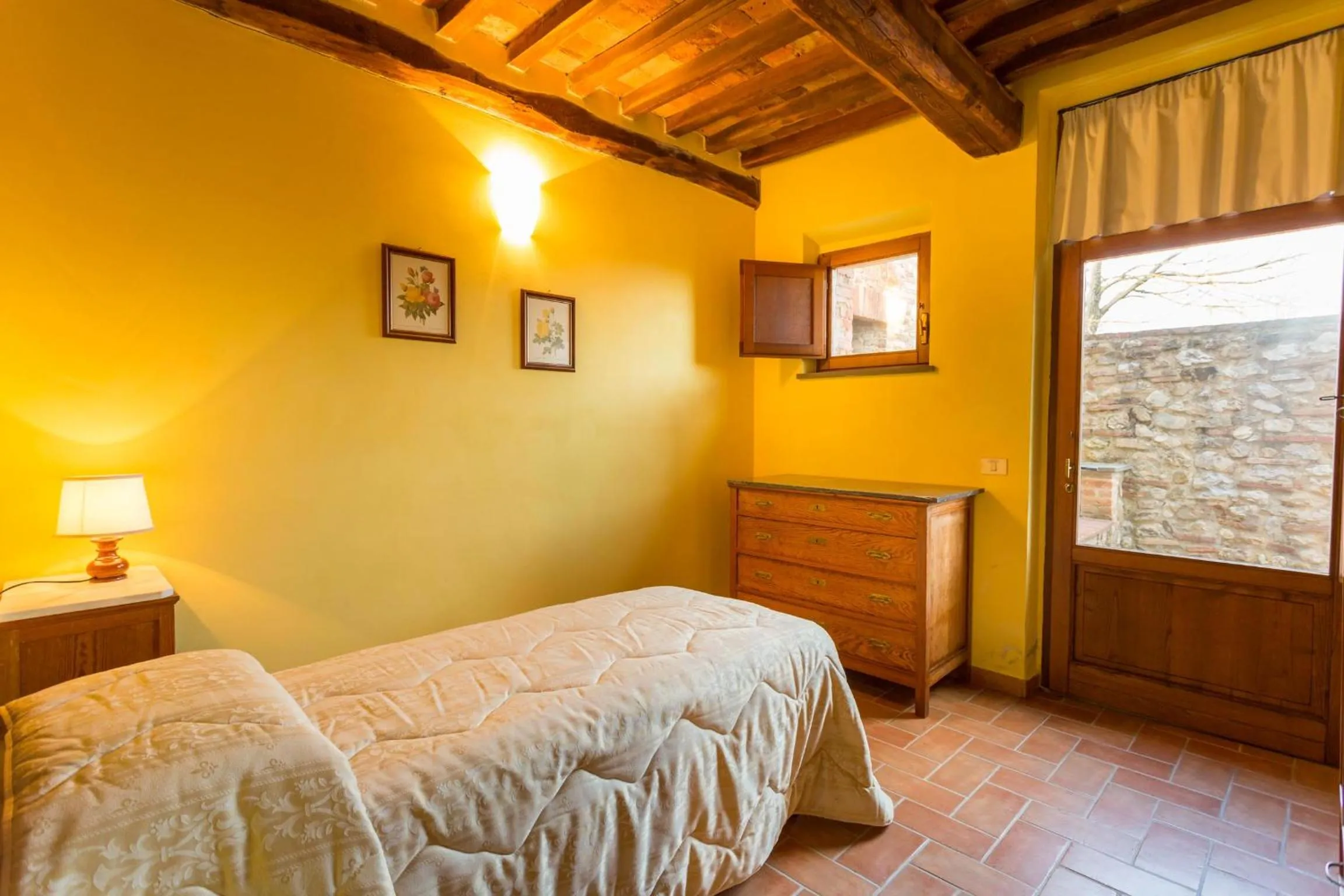Bed in Tenuta Di Monaciano