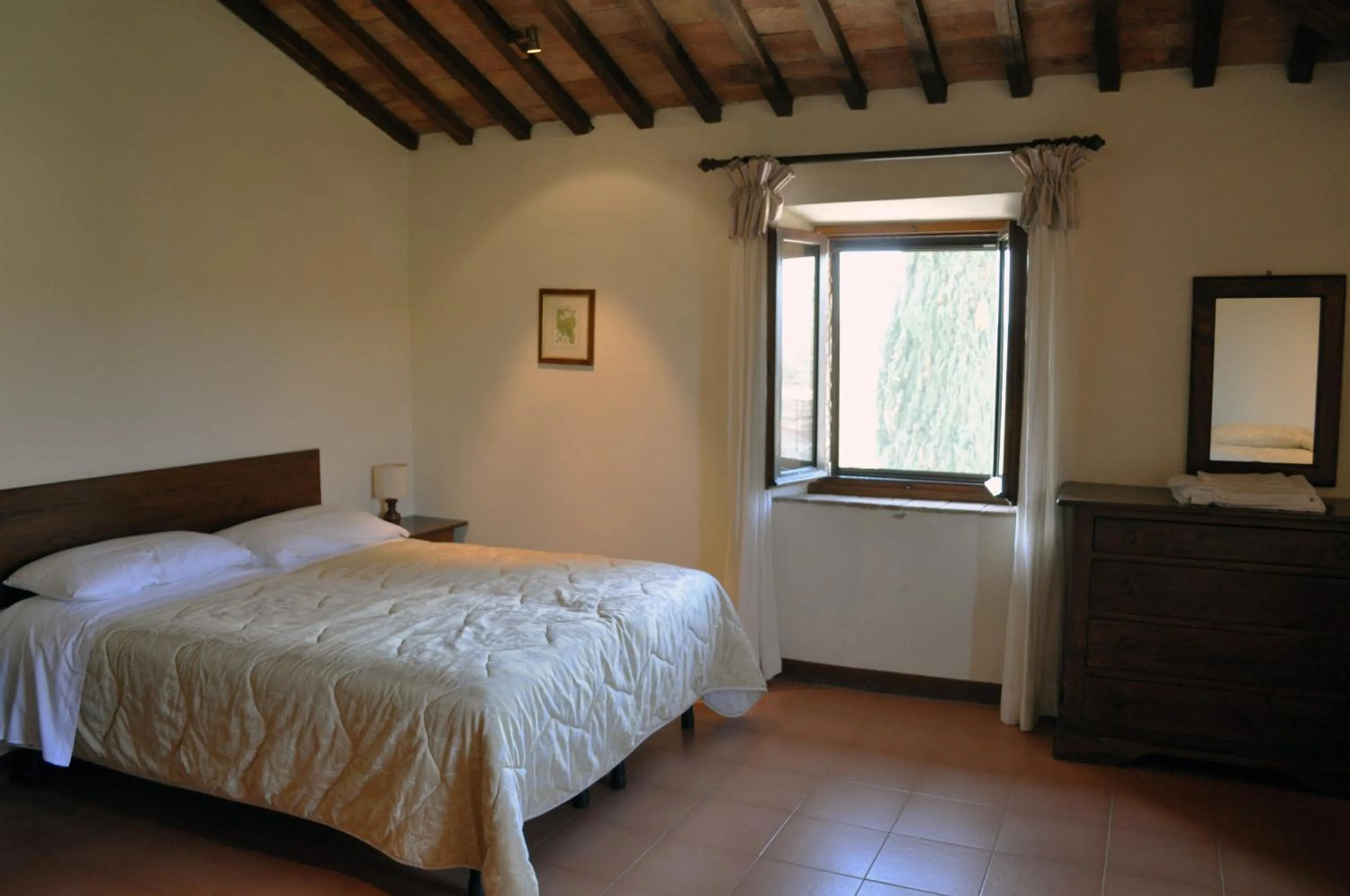 Bed in Tenuta Di Monaciano