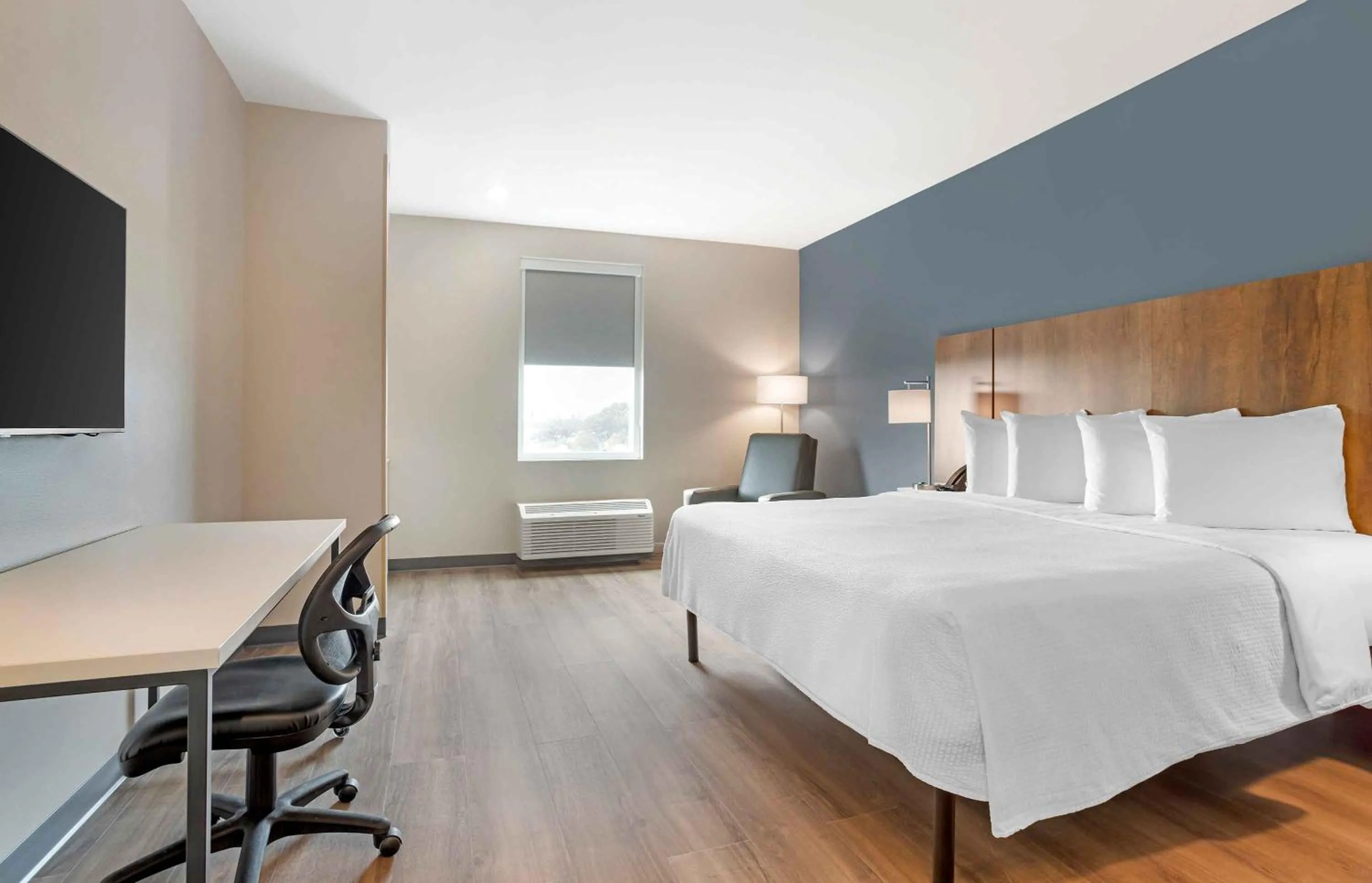 Bed in Extended Stay America Premier Suites - Bradenton