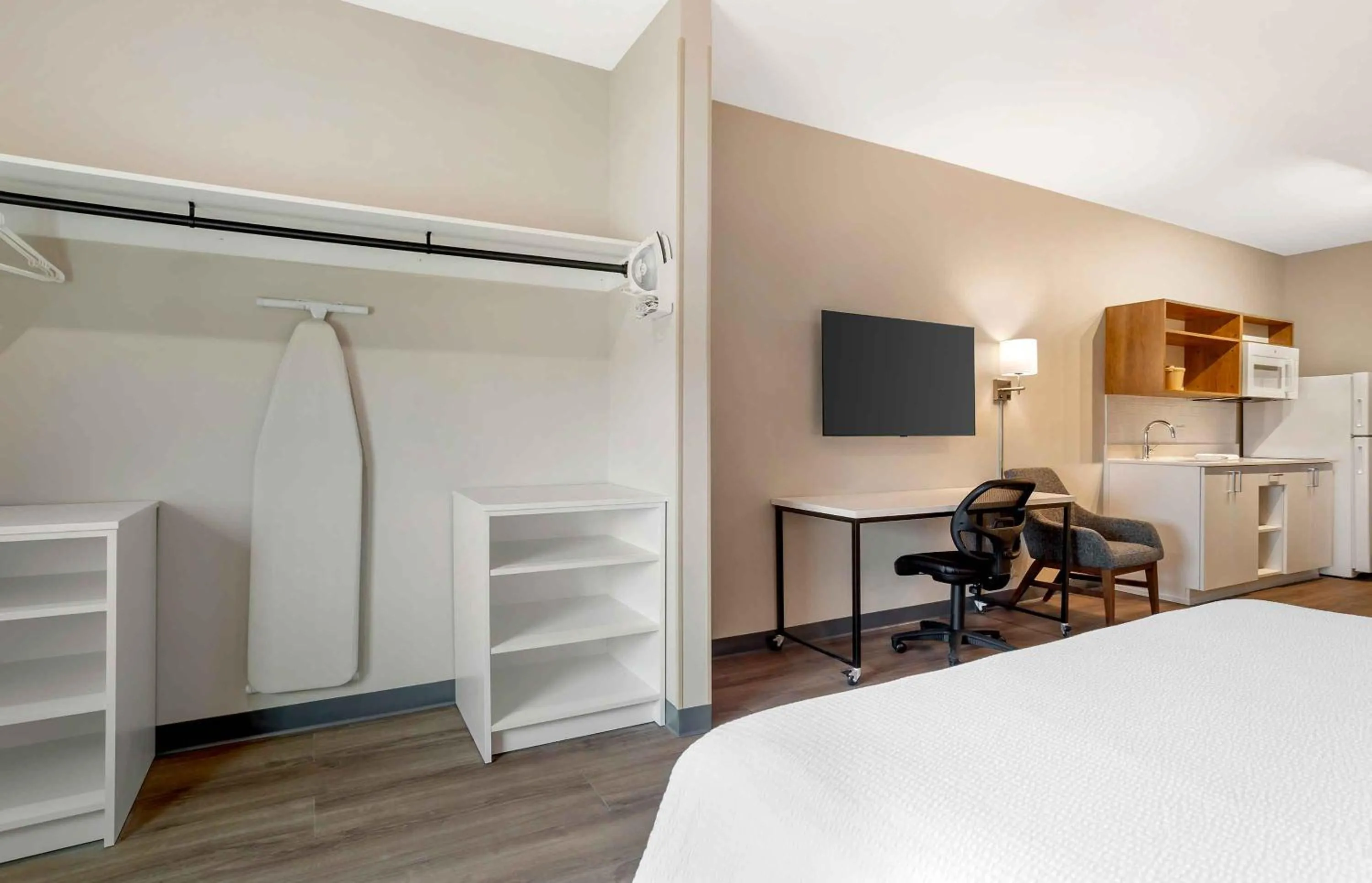 TV and multimedia, Bed in Extended Stay America Premier Suites - Bradenton