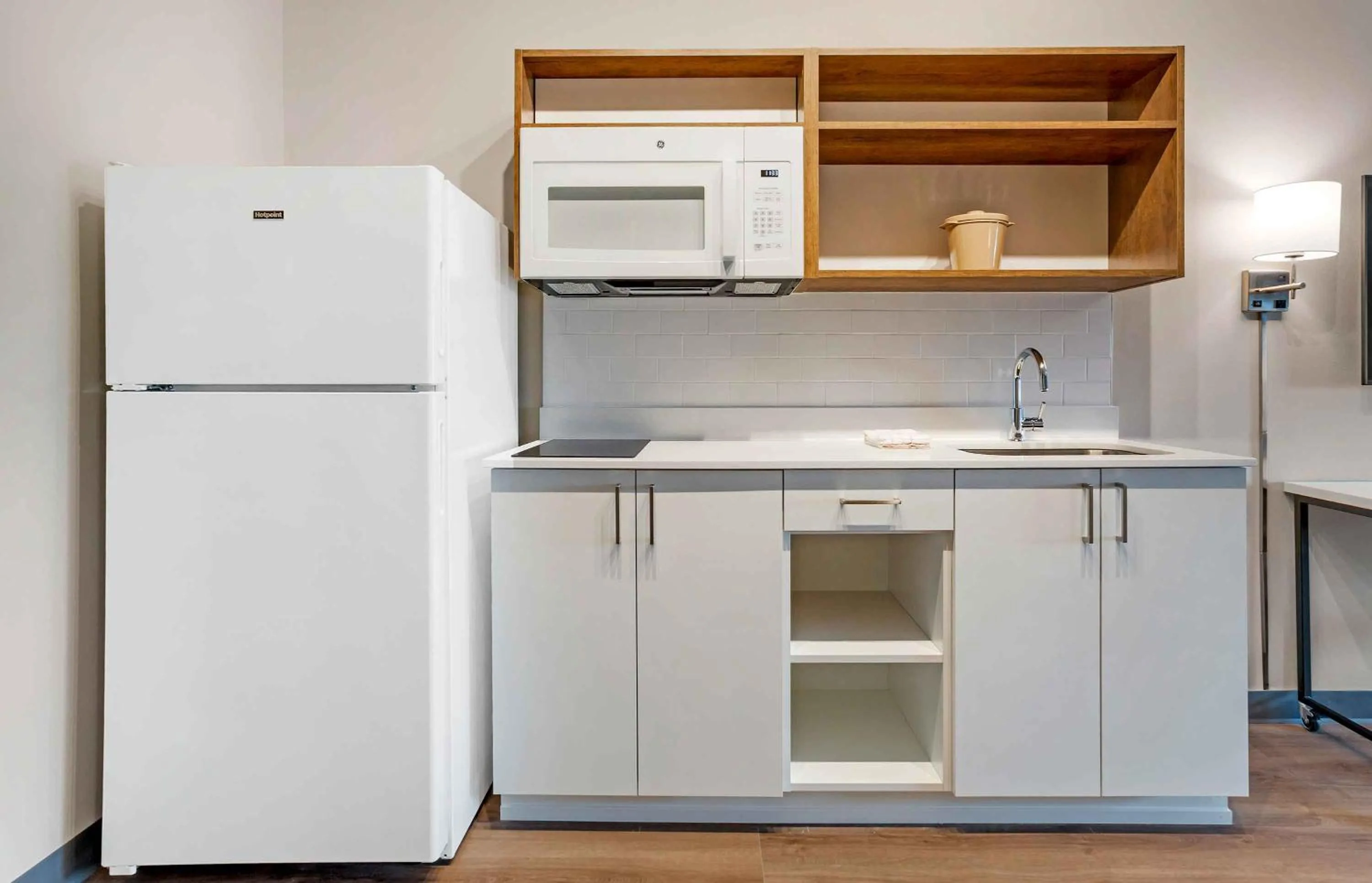 Kitchen or kitchenette in Extended Stay America Premier Suites - Bradenton
