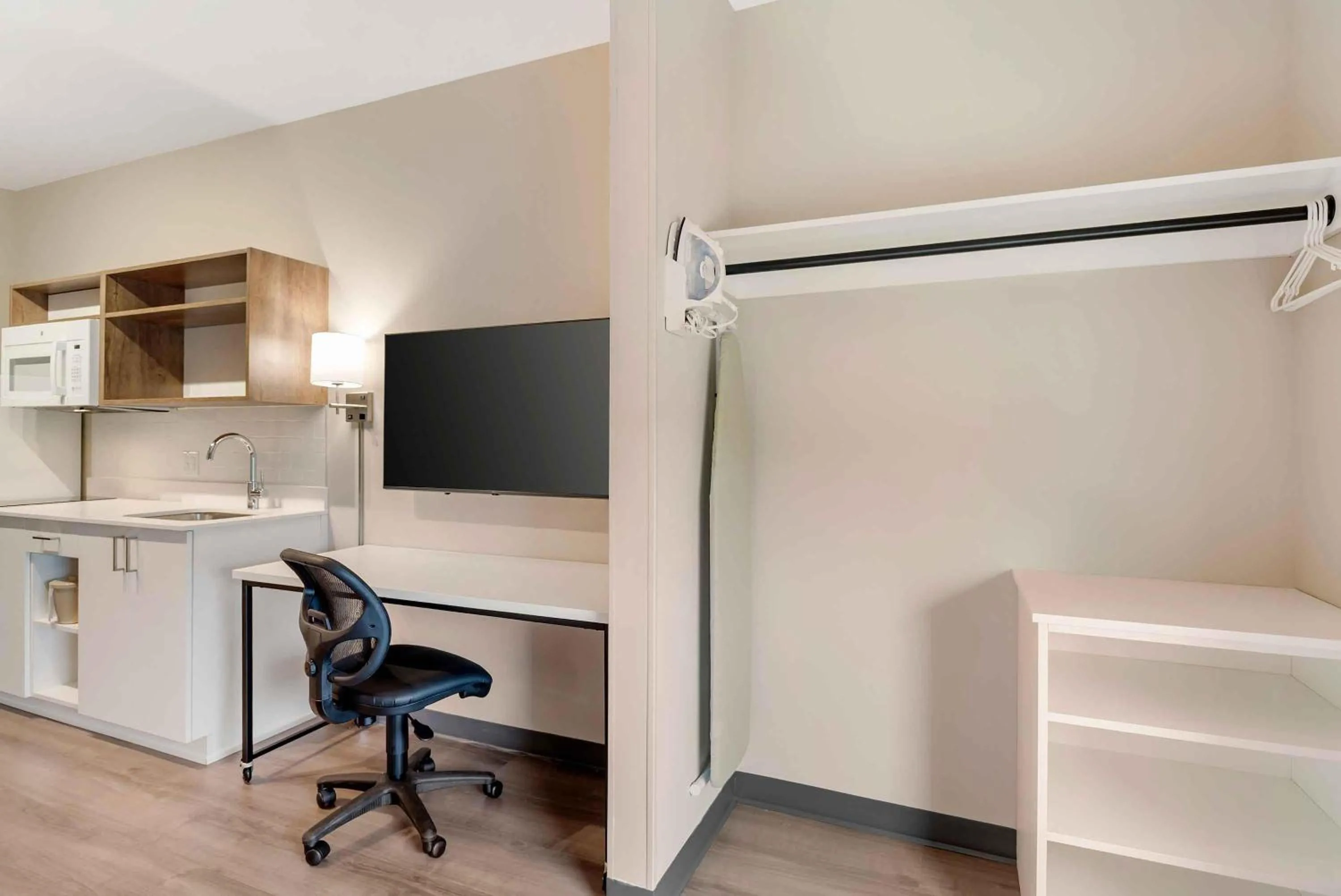 Bedroom in Extended Stay America Premier Suites - Charlottesville