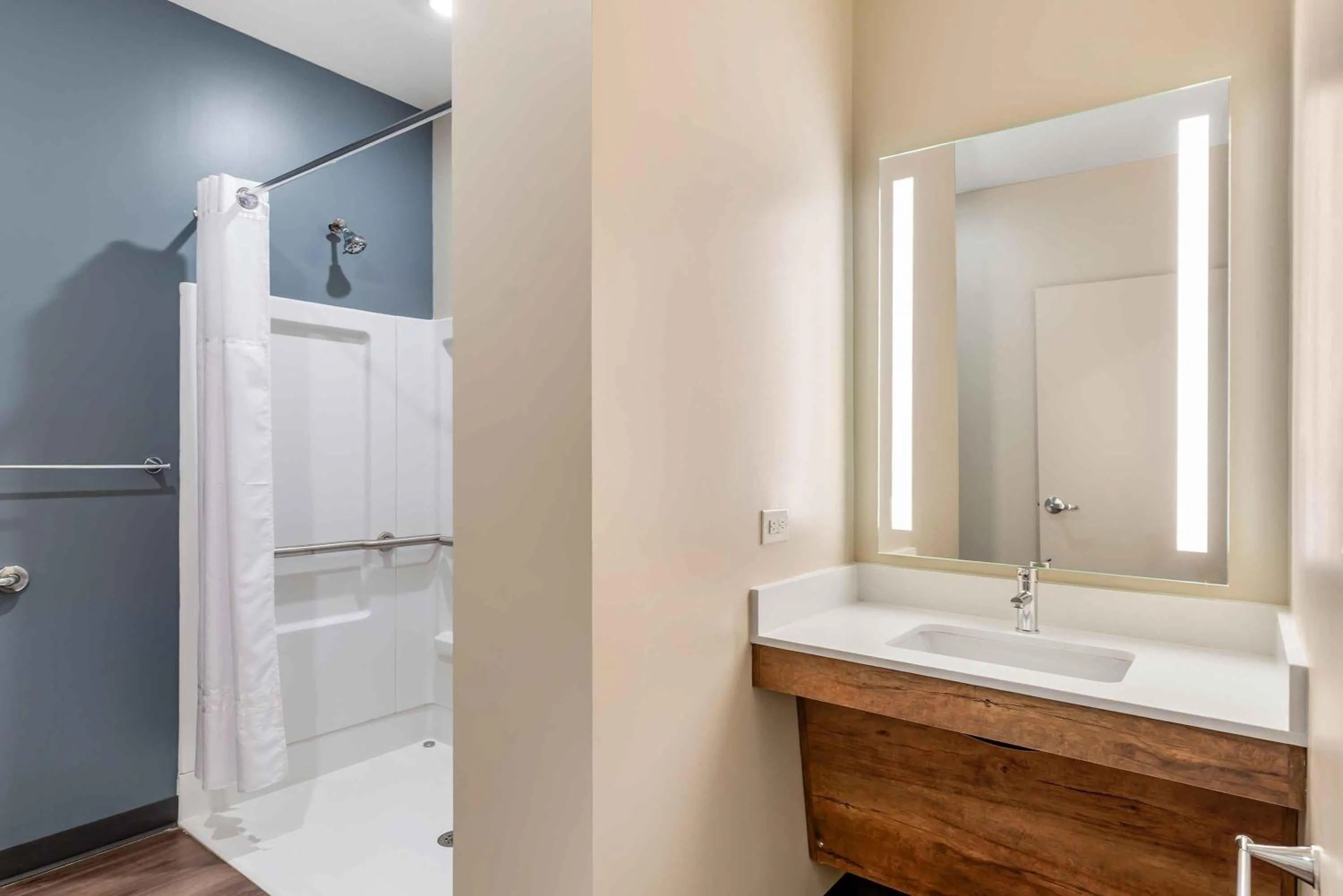 Bathroom in Extended Stay America Premier Suites - Charlottesville