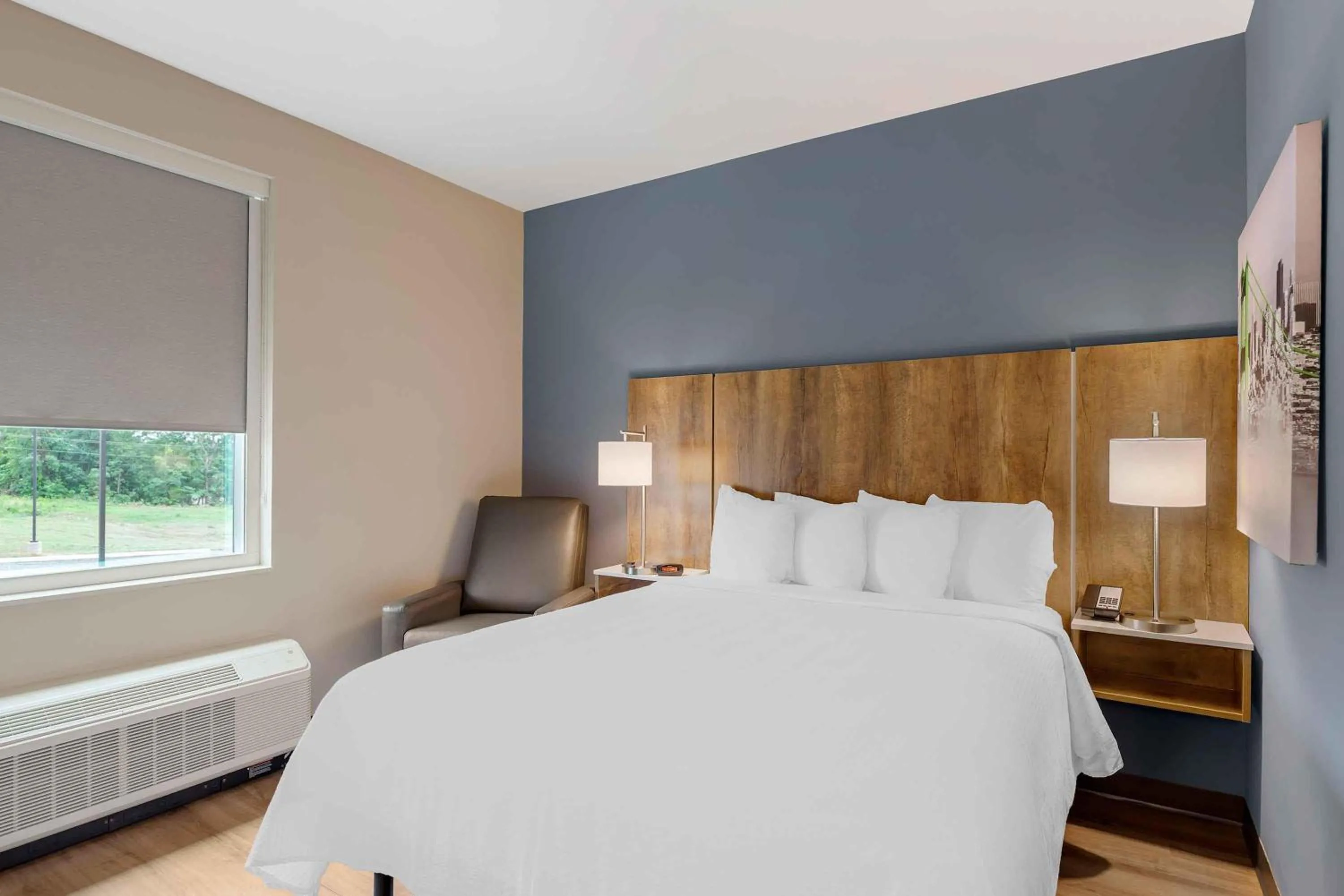 Bedroom, Bed in Extended Stay America Premier Suites - Charlottesville