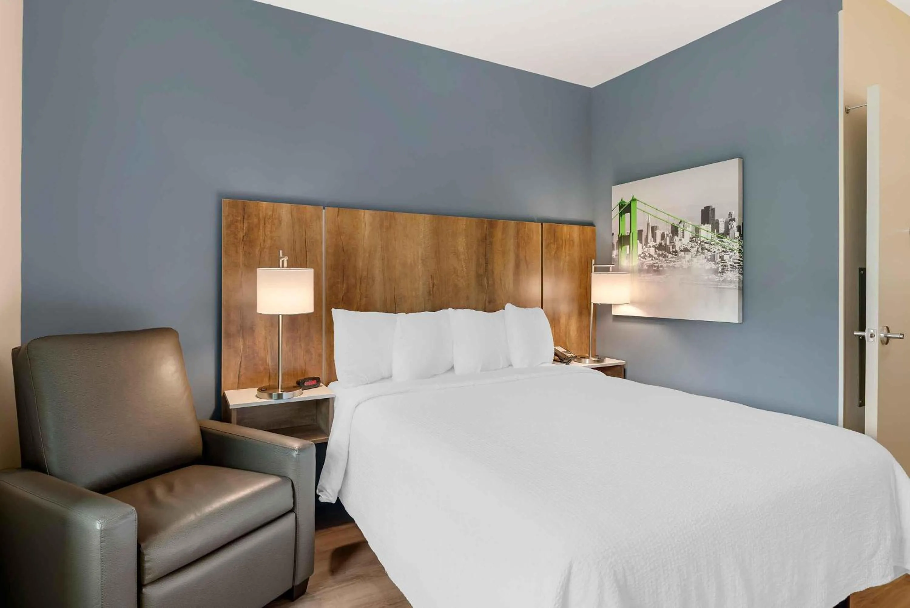 Bedroom, Bed in Extended Stay America Premier Suites - Charlottesville