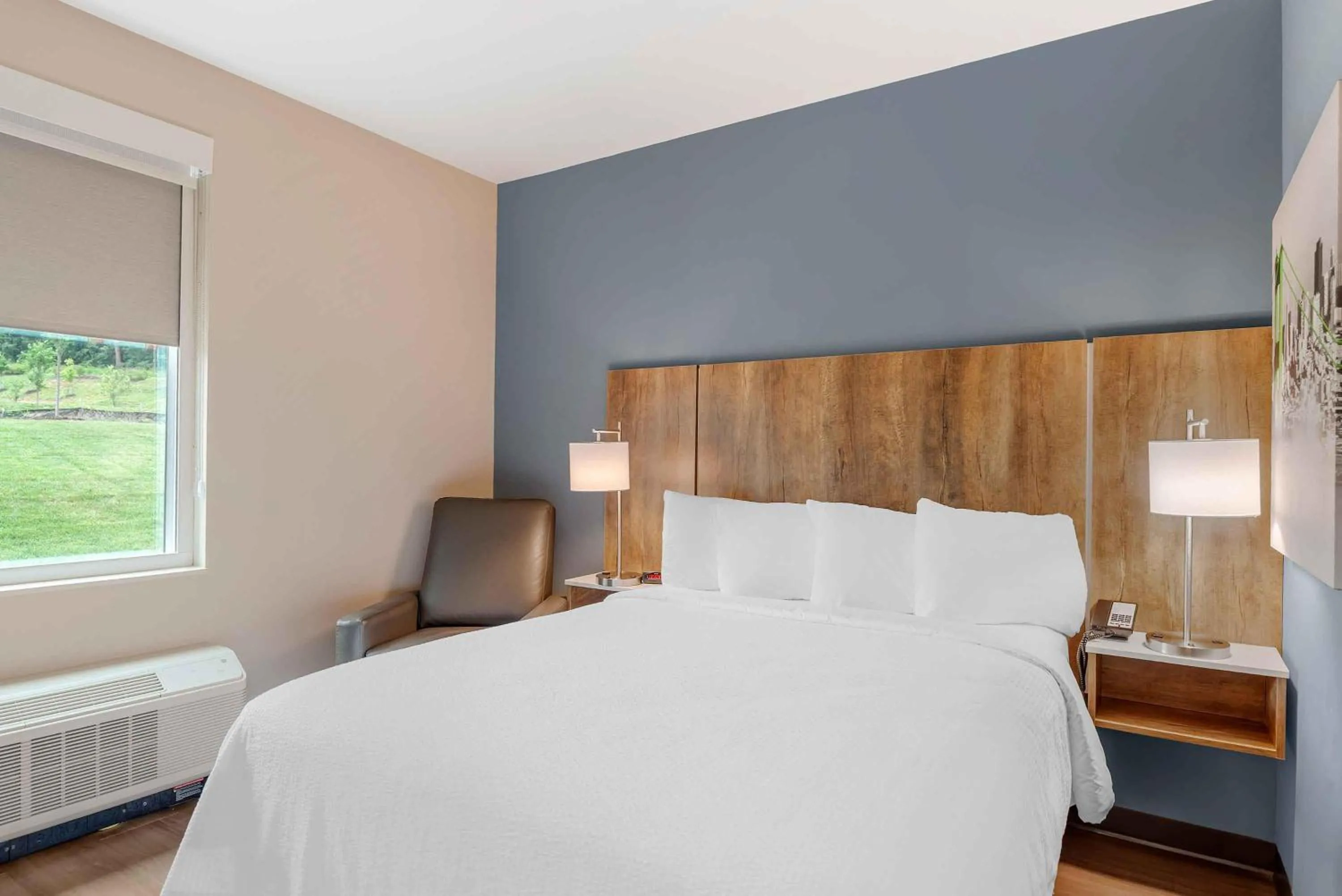 Bedroom, Bed in Extended Stay America Premier Suites - Charlottesville