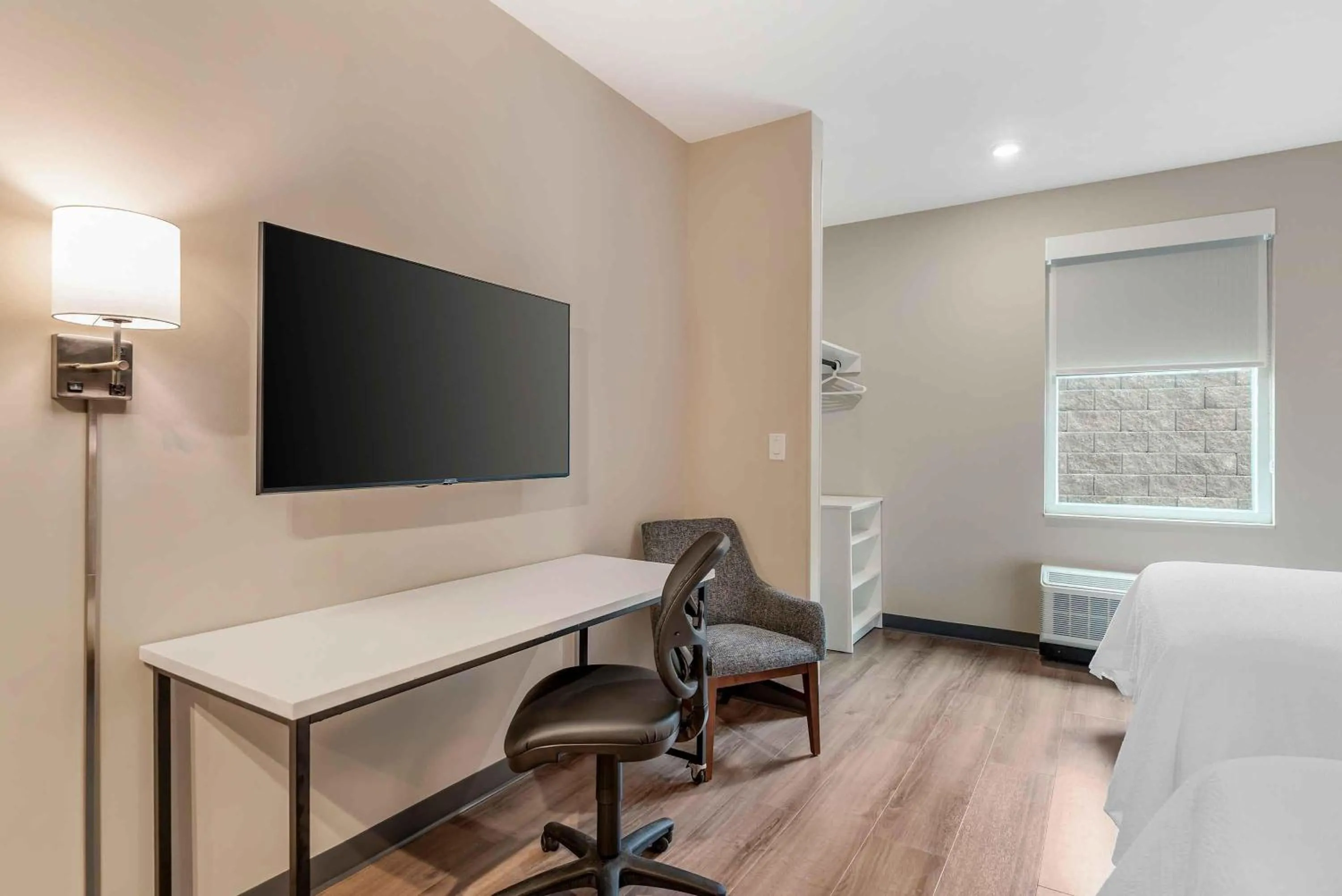 Bedroom in Extended Stay America Premier Suites - Charlottesville