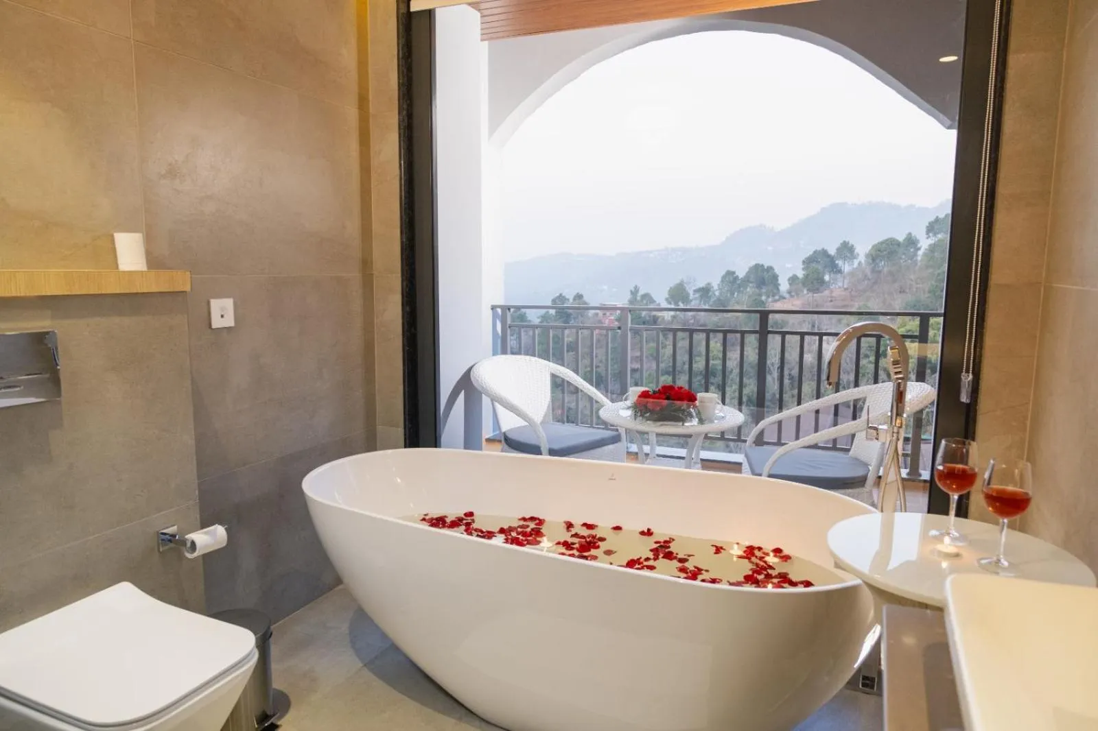 Toilet in Best Western Matra Kasauli