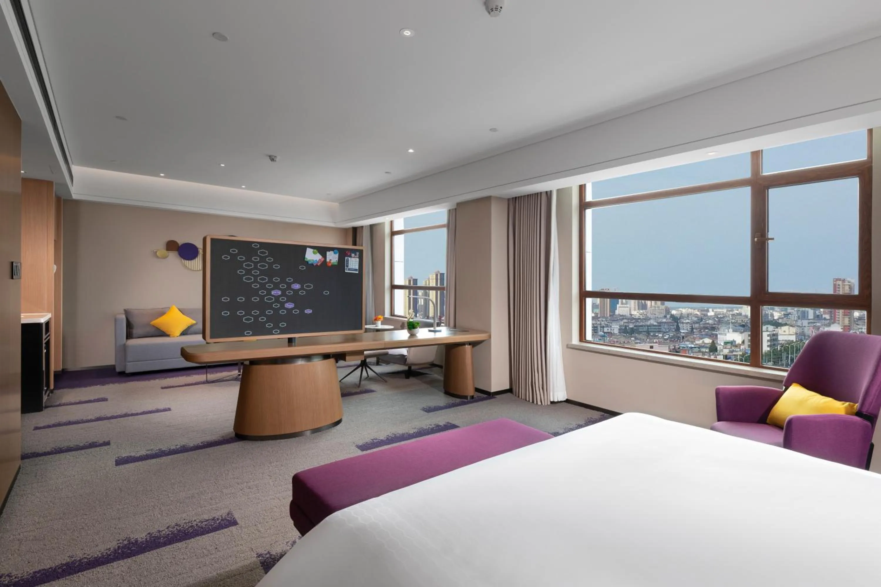 Bed in Hampton by Hilton Qingdao Jiaodong International Airport South