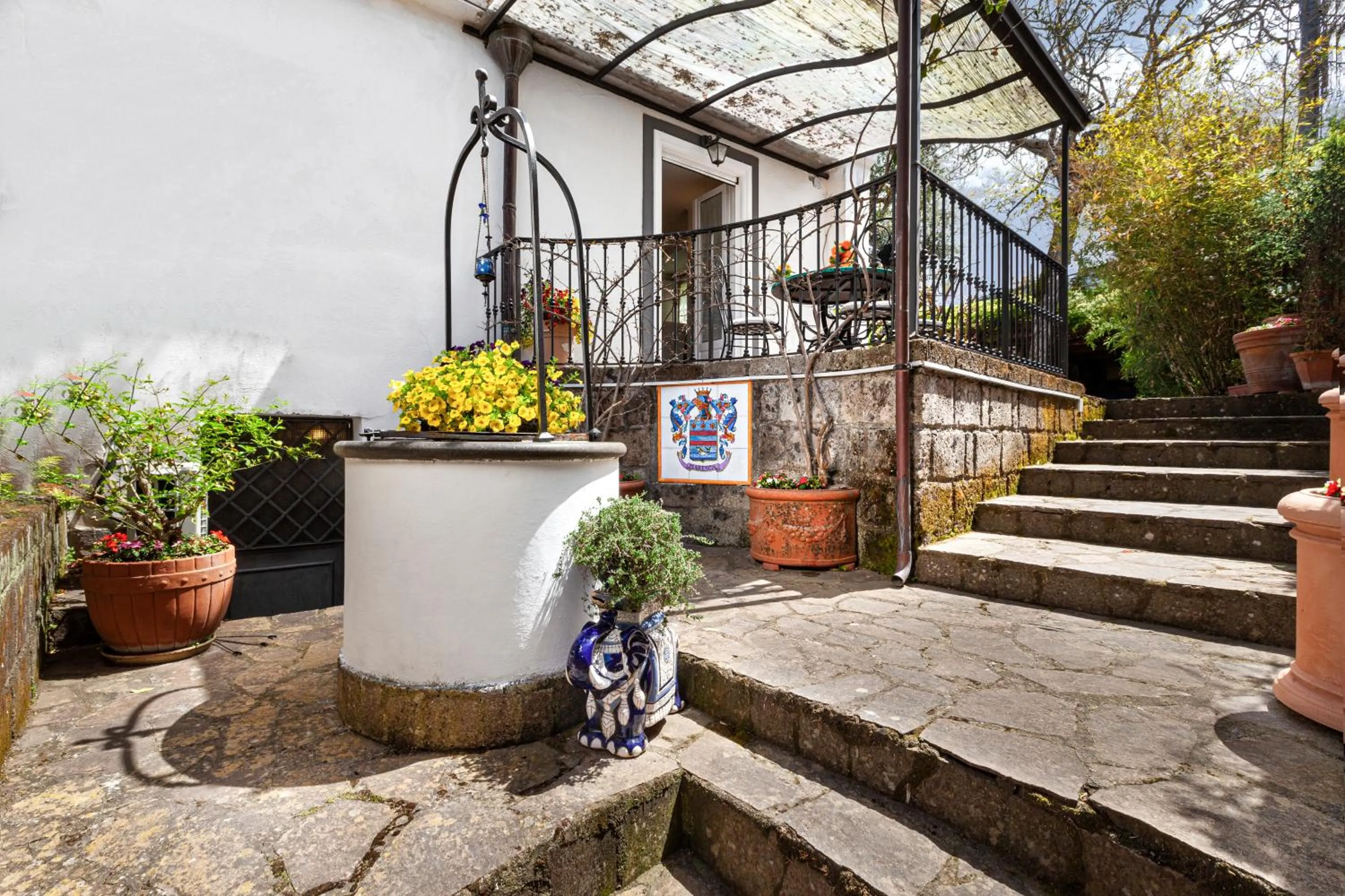 Facade/entrance in Villa Maresca B&B