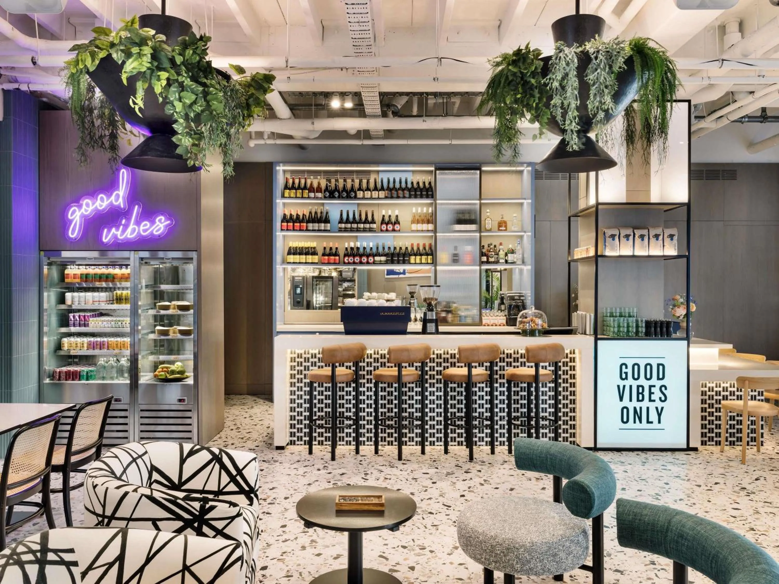 Lounge or bar in TRIBE Auckland