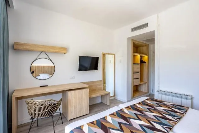 Bedroom, Bed in Morlans Garden