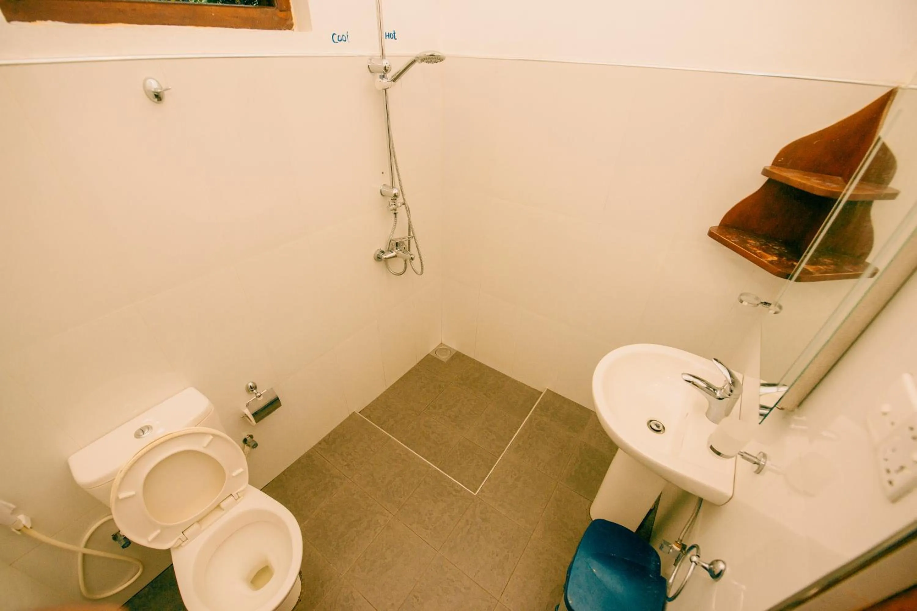 Shower in The Blue View Ella