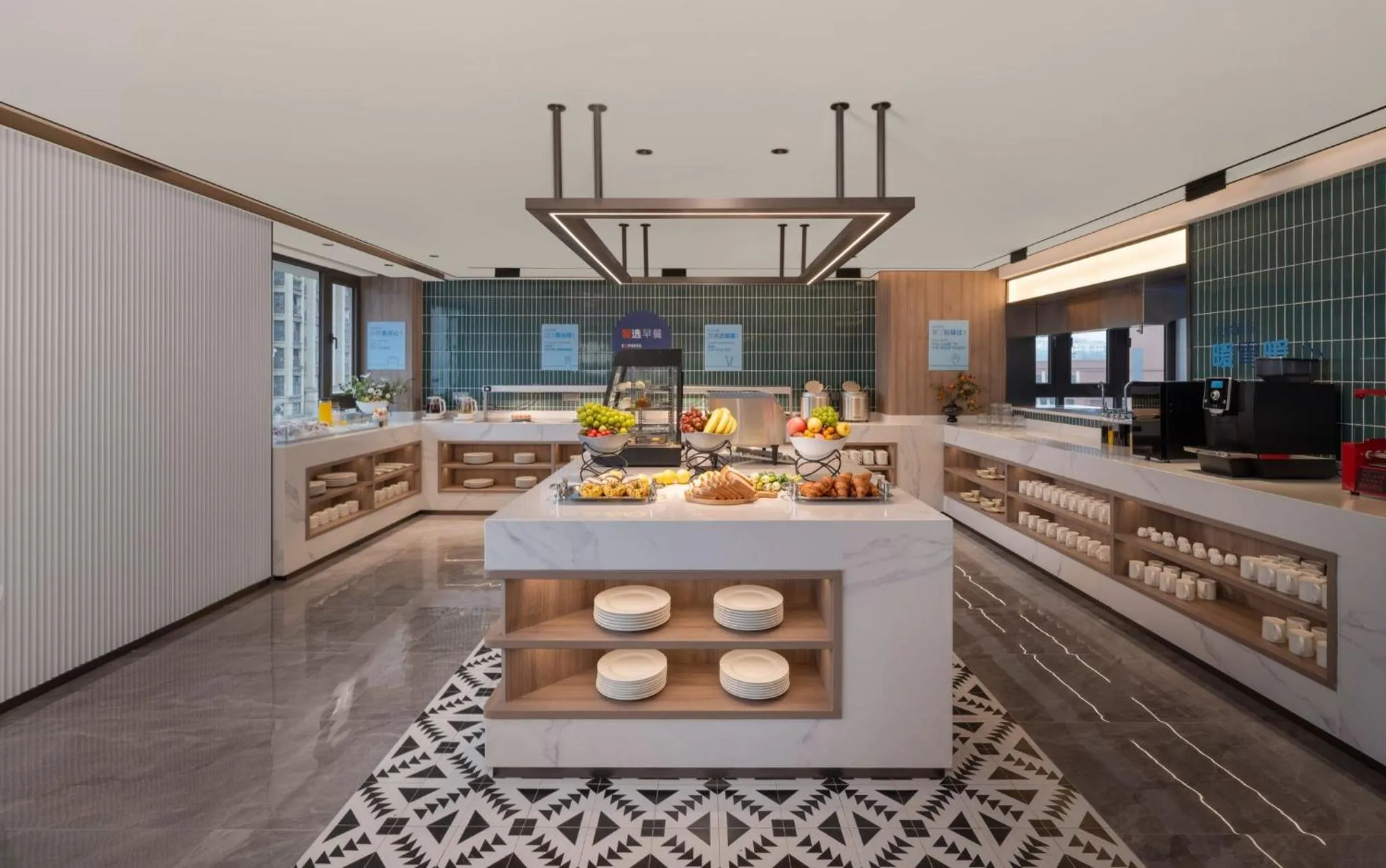 Restaurant/places to eat in Holiday Inn Express Chongqing Ciqikou Ancient Town by IHG