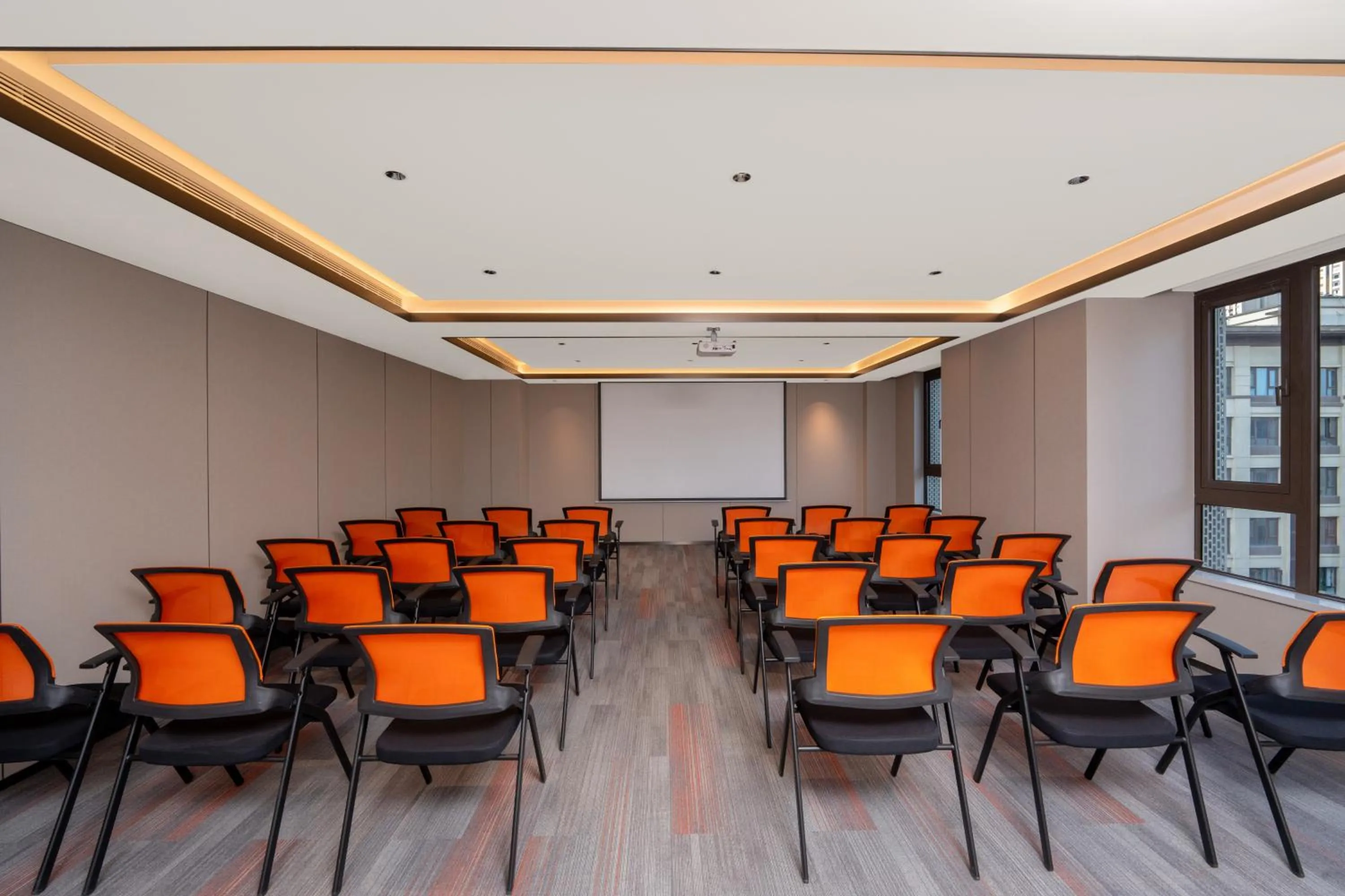 Meeting/conference room in Holiday Inn Express Chongqing Ciqikou Ancient Town by IHG