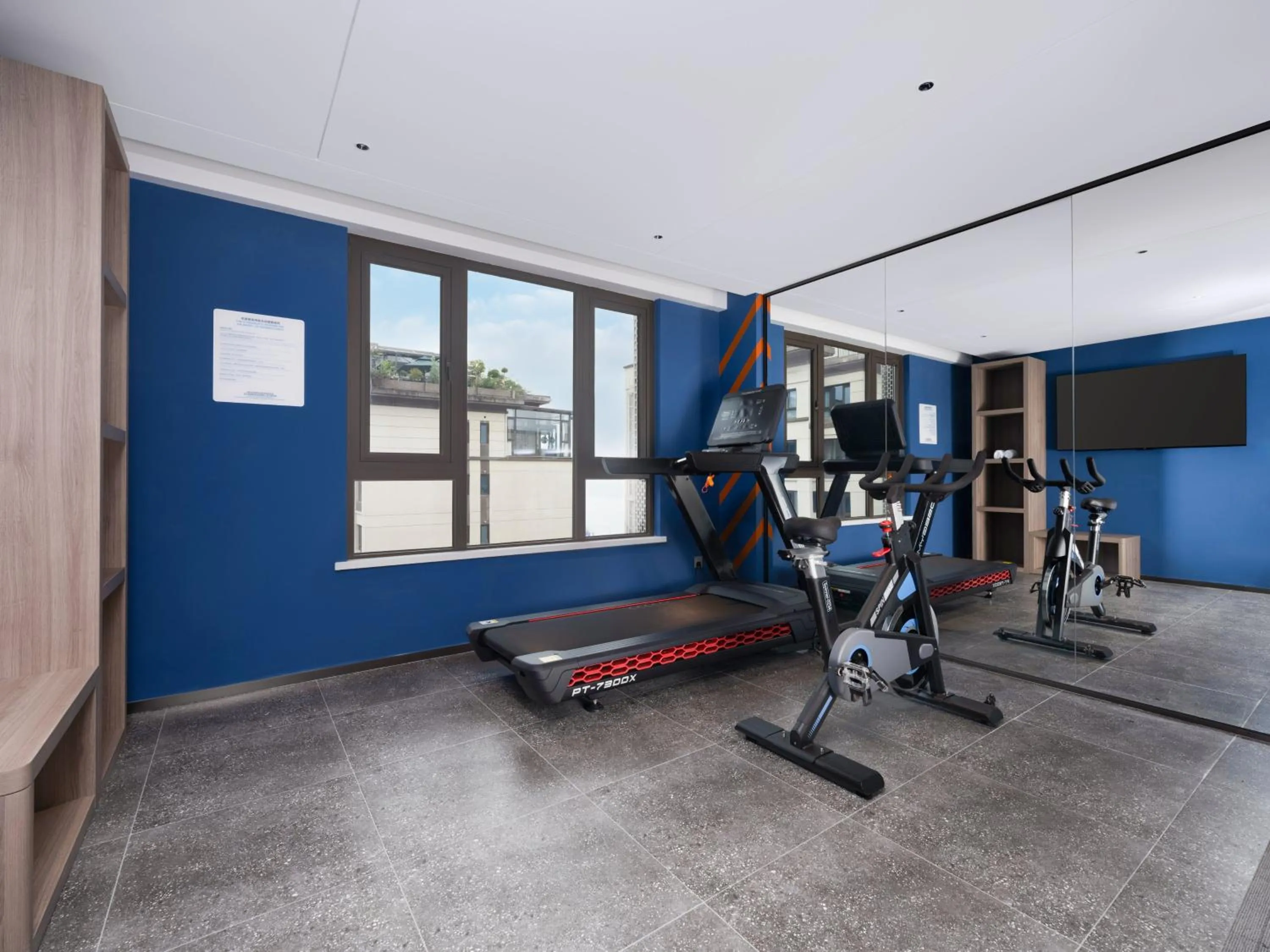 Fitness centre/facilities in Holiday Inn Express Chongqing Ciqikou Ancient Town by IHG