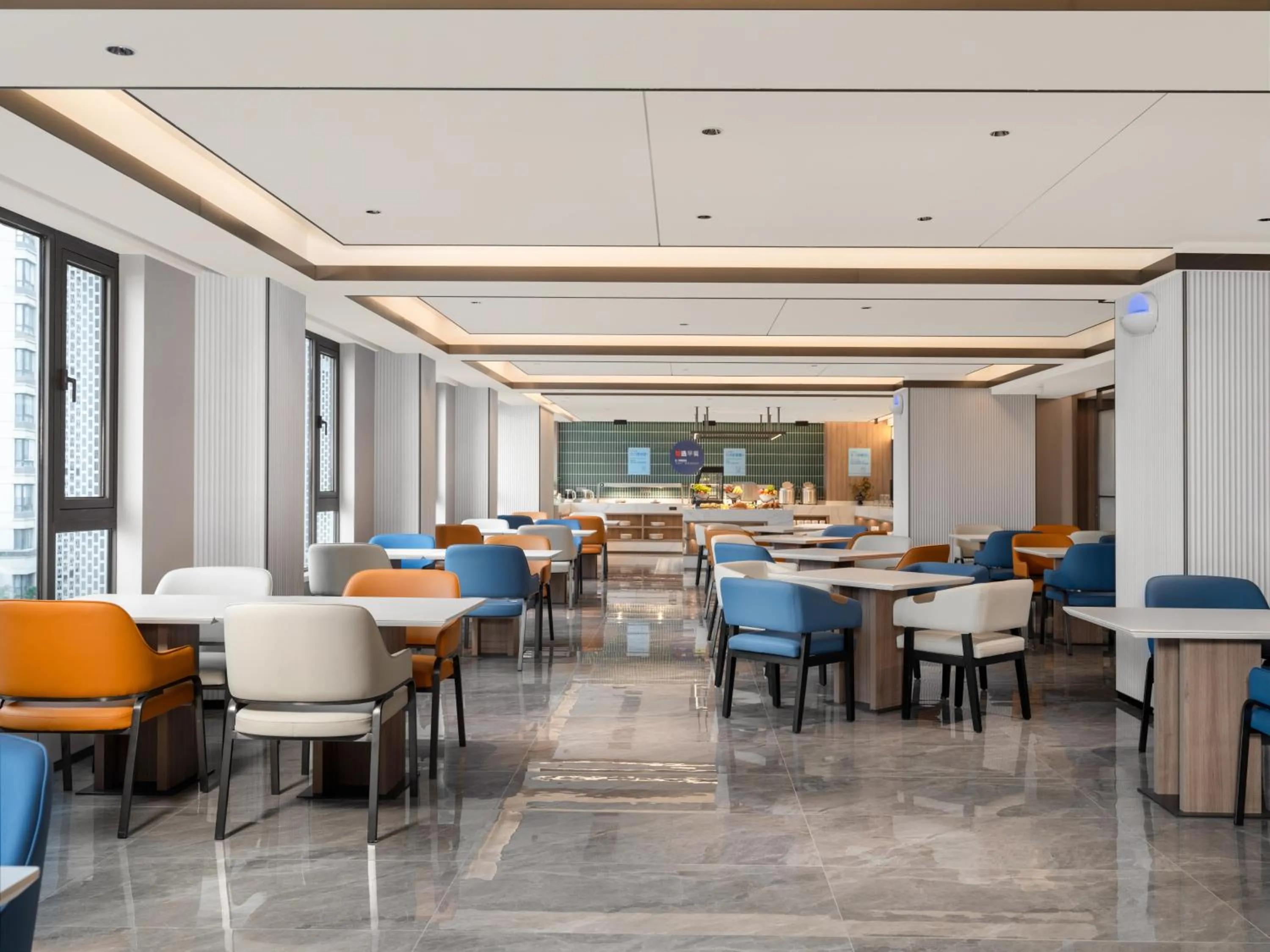 Restaurant/places to eat in Holiday Inn Express Chongqing Ciqikou Ancient Town by IHG