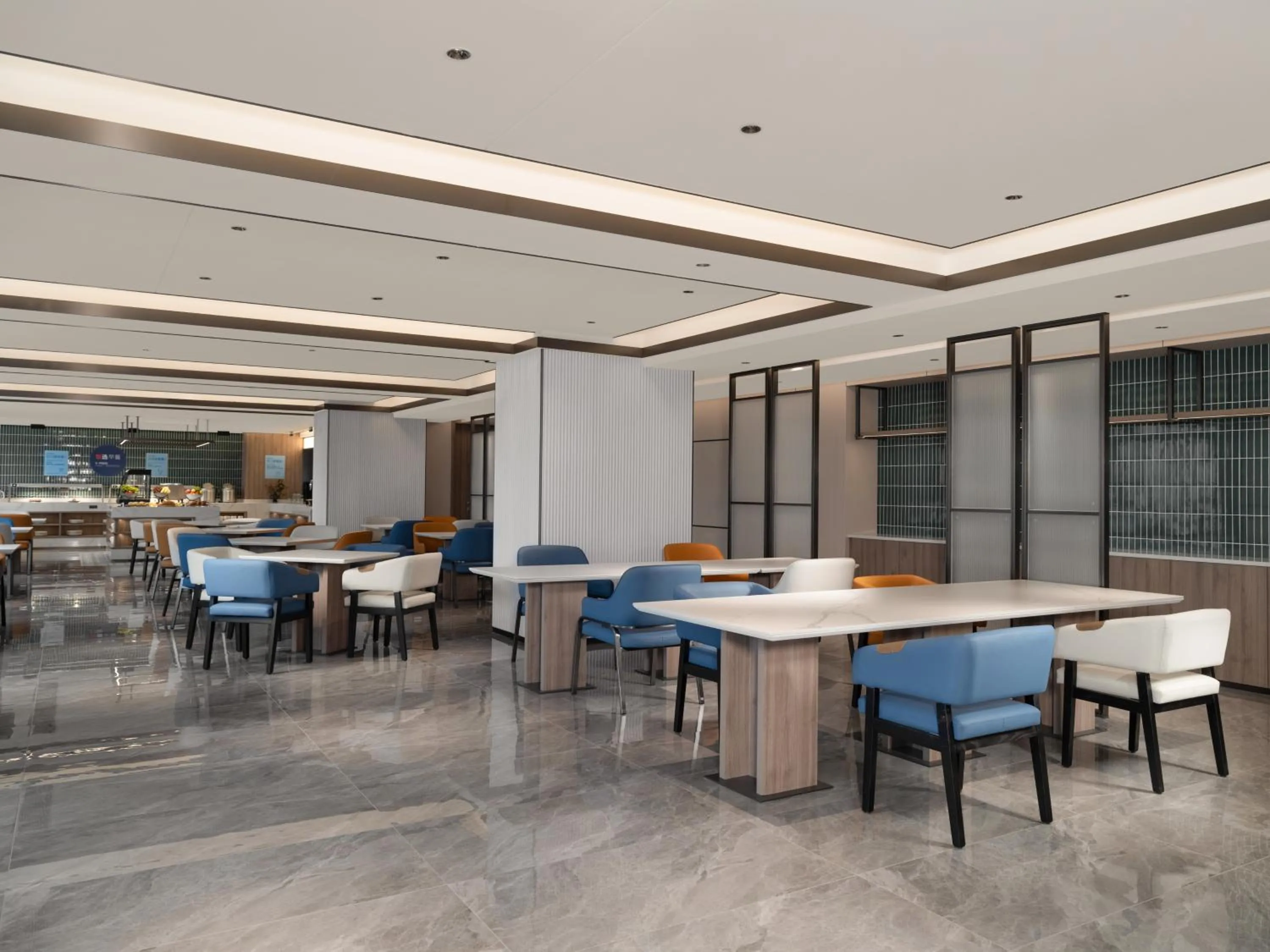 Restaurant/places to eat in Holiday Inn Express Chongqing Ciqikou Ancient Town by IHG