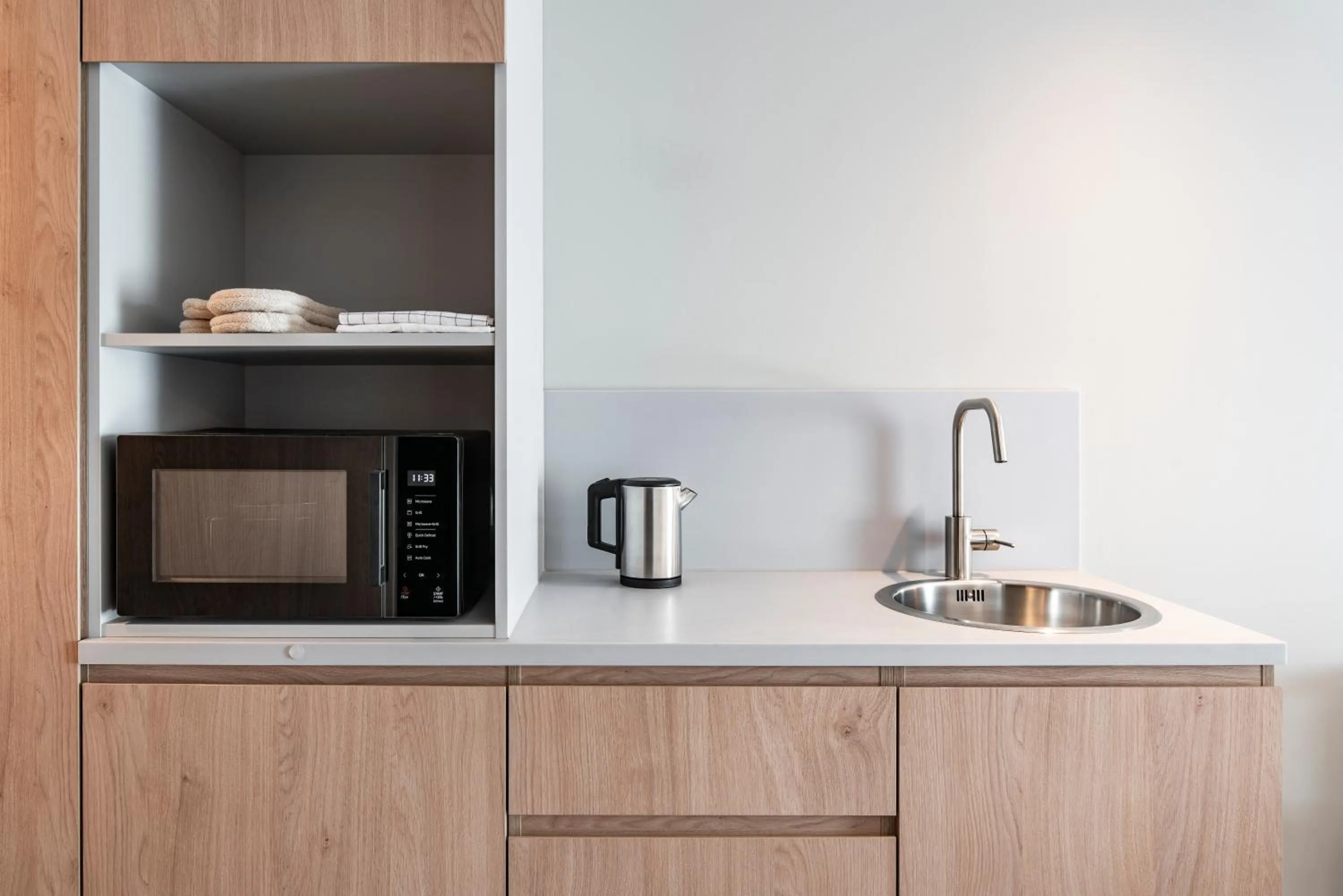 Kitchen or kitchenette in Holiday Inn Express & Suites Reims - Rives de Vesle by IHG