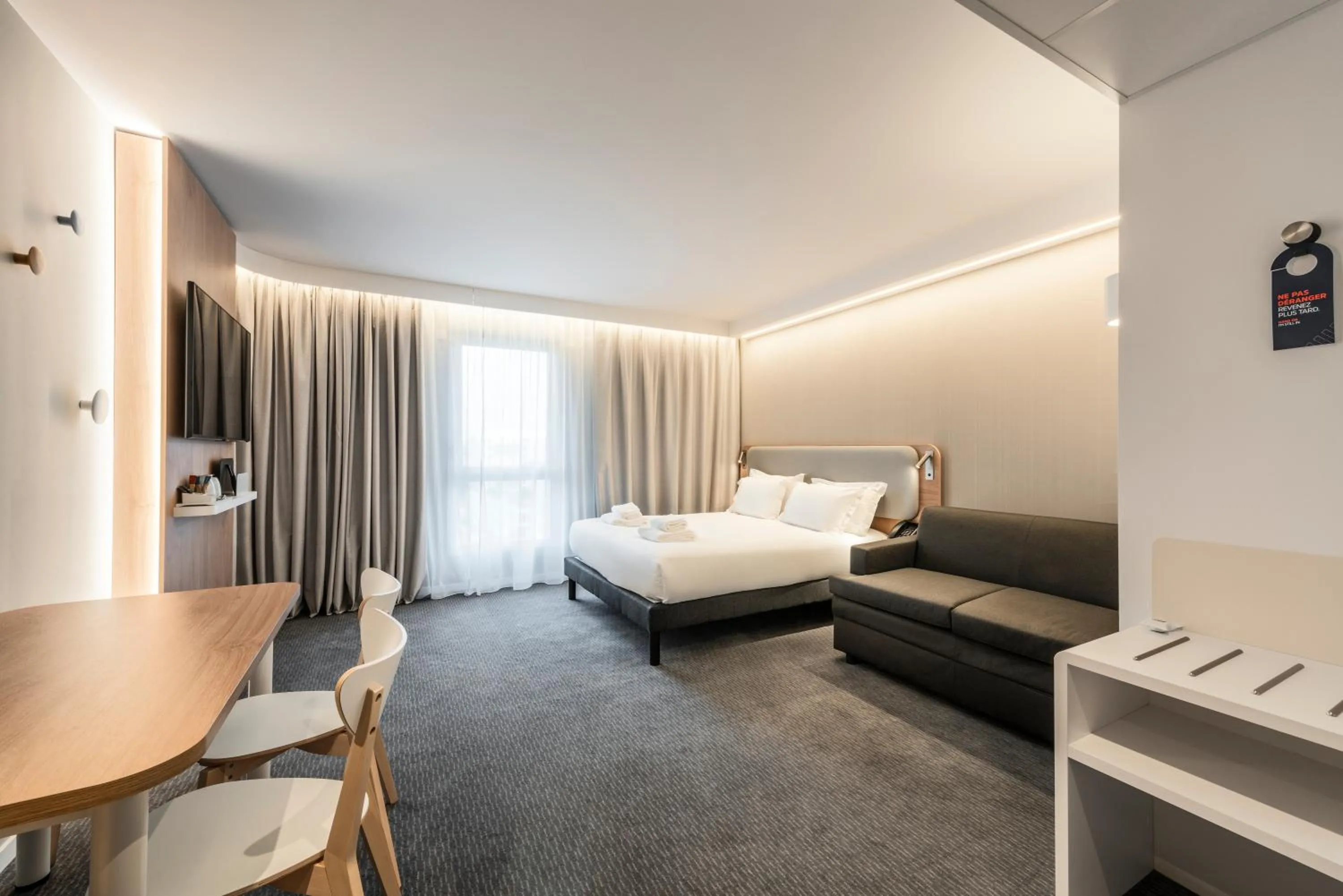 Bed in Holiday Inn Express & Suites Reims - Rives de Vesle by IHG