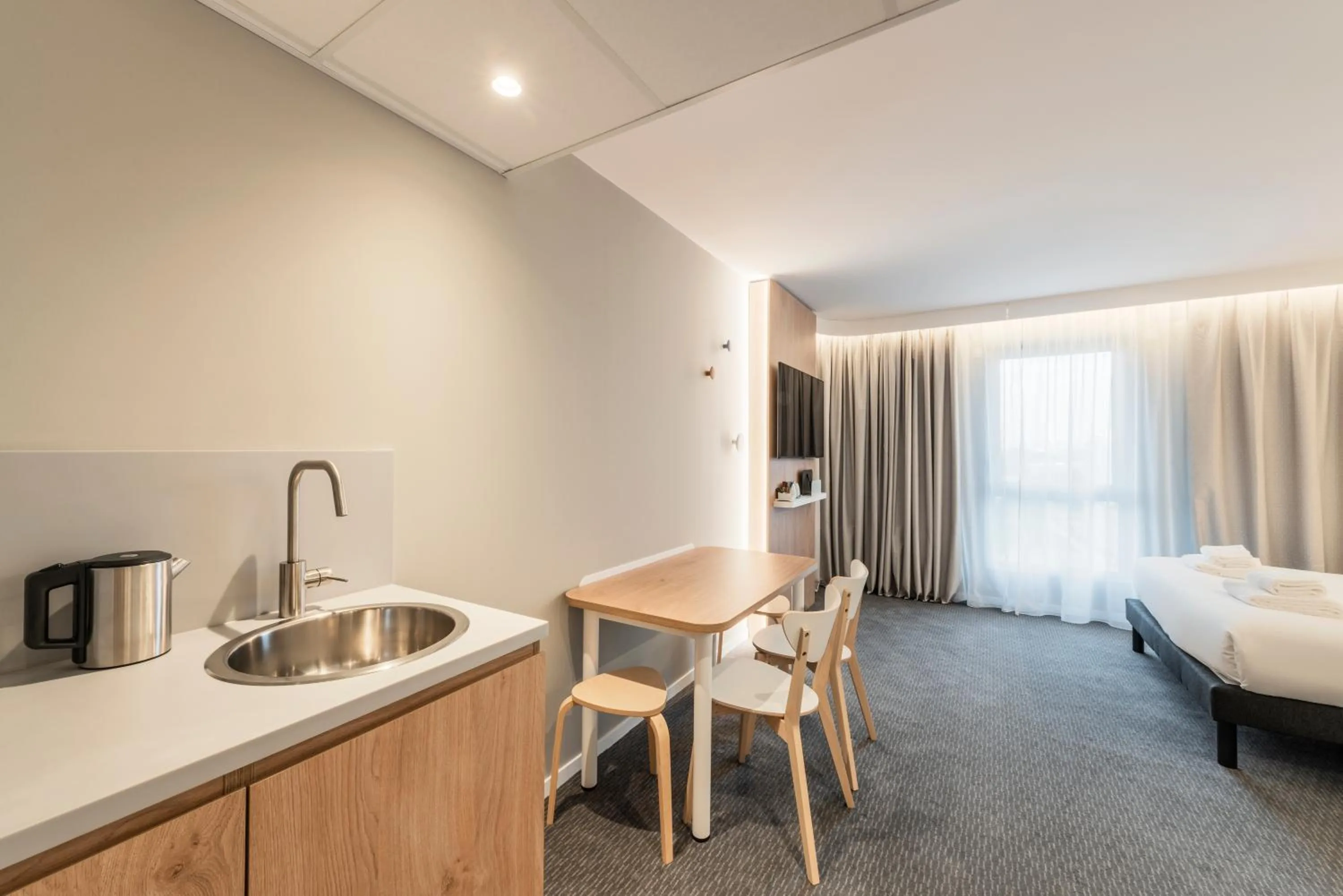 Photo of the whole room, Bed in Holiday Inn Express & Suites Reims - Rives de Vesle by IHG