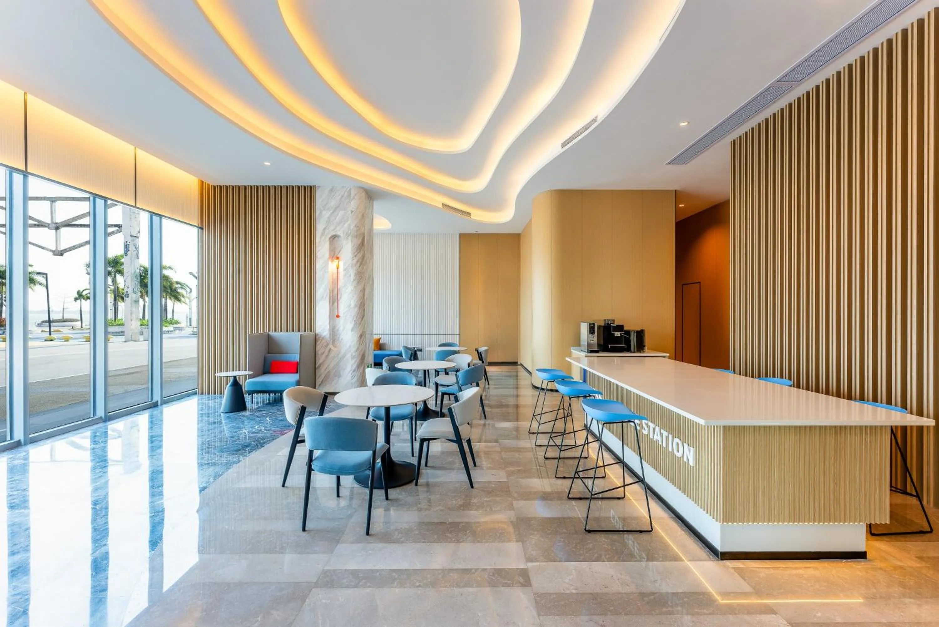 Lounge or bar in Holiday Inn Express Zhanjiang Coast by IHG
