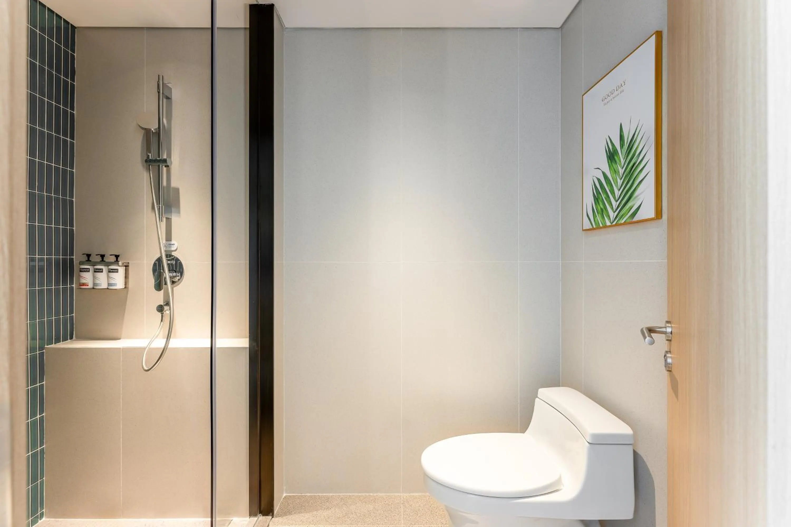 Photo of the whole room in Holiday Inn Express Zhanjiang Coast by IHG