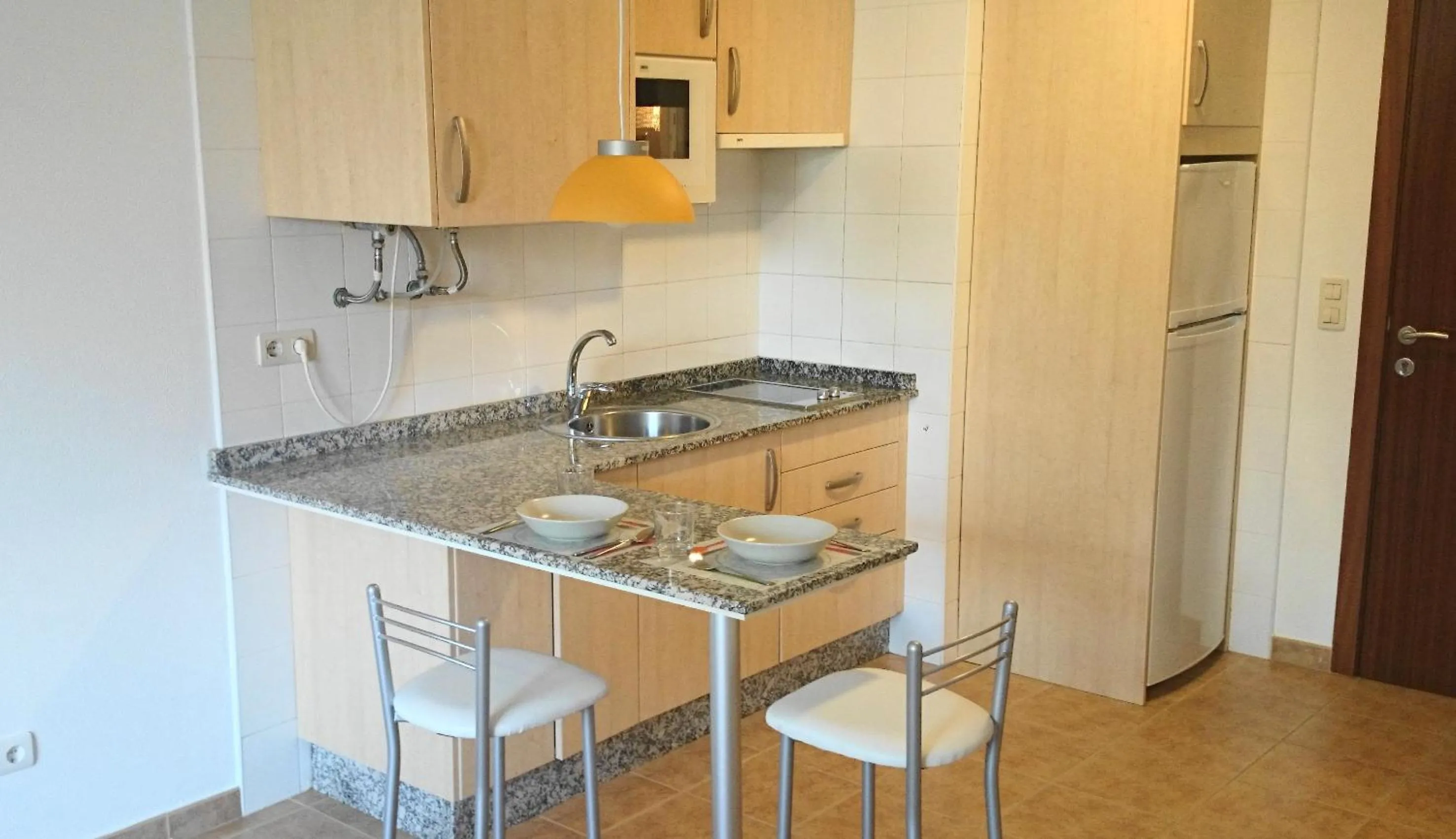 Kitchen or kitchenette in Apartamentos Turísticos Cancelas by Bossh Hotels