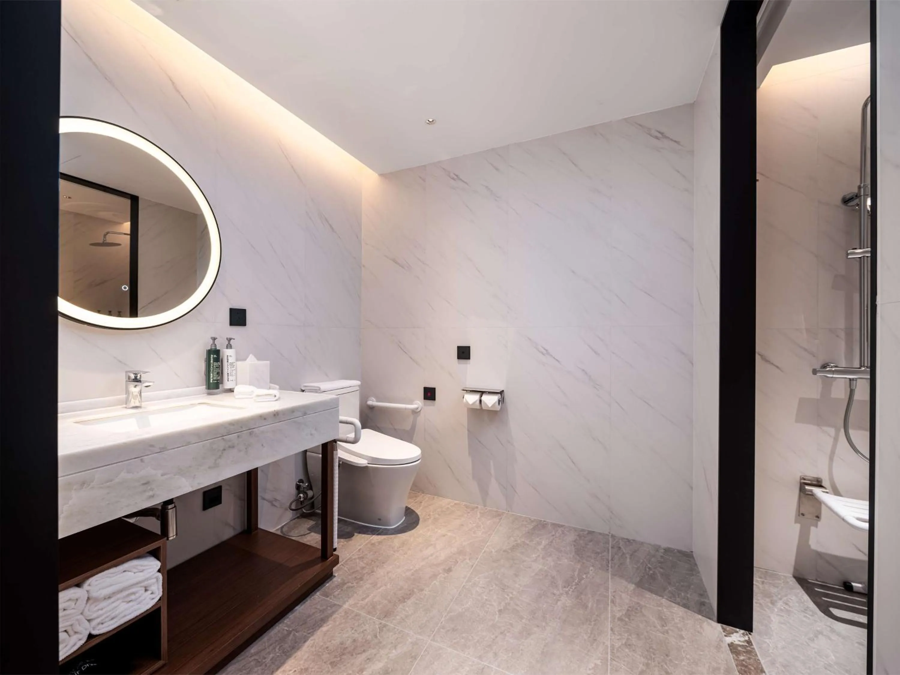 Bathroom in Hilton Garden Inn Hefei High-Tech Zone
