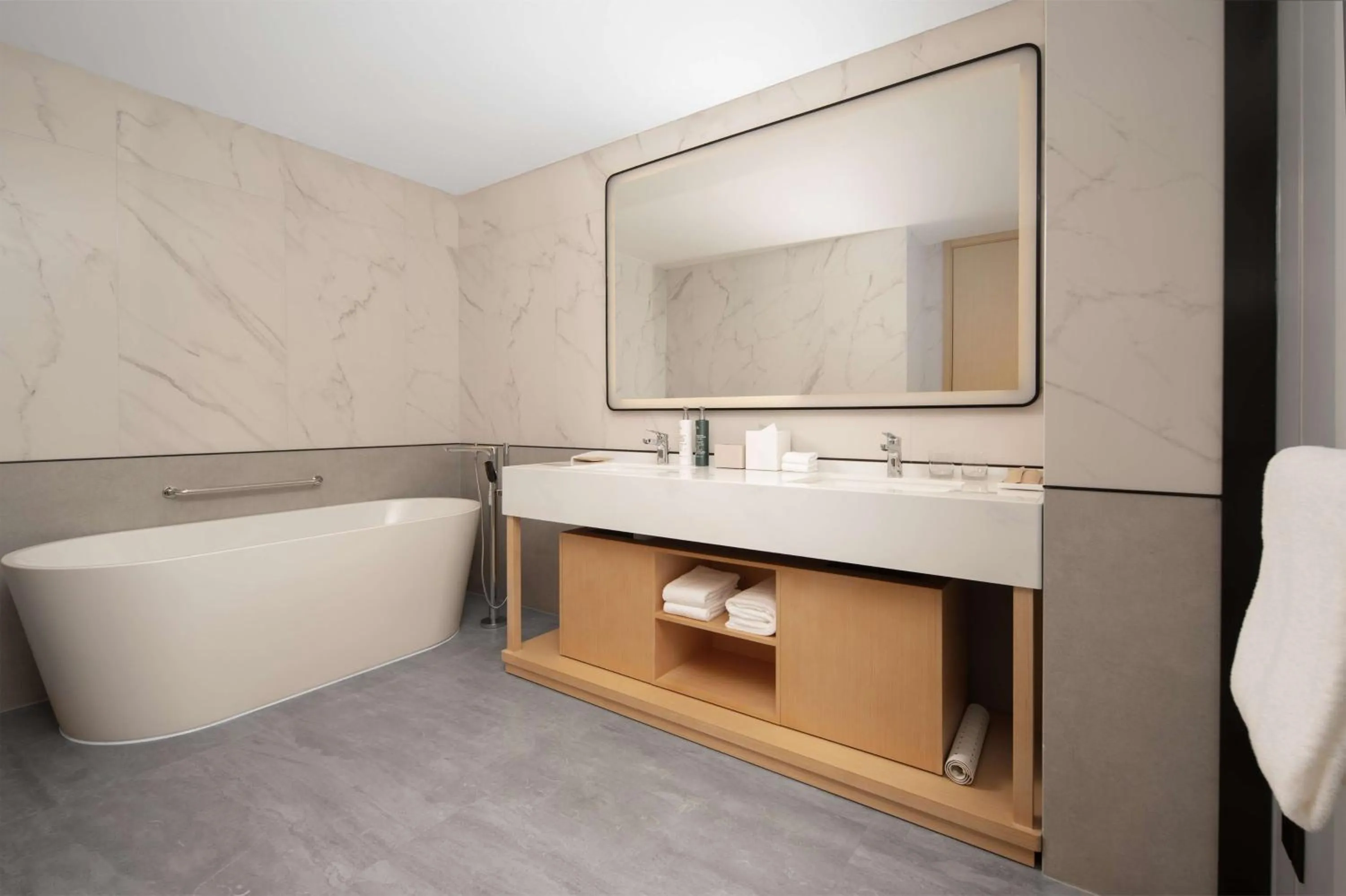 Bathroom in Hilton Garden Inn Xuzhou Pengcheng Square