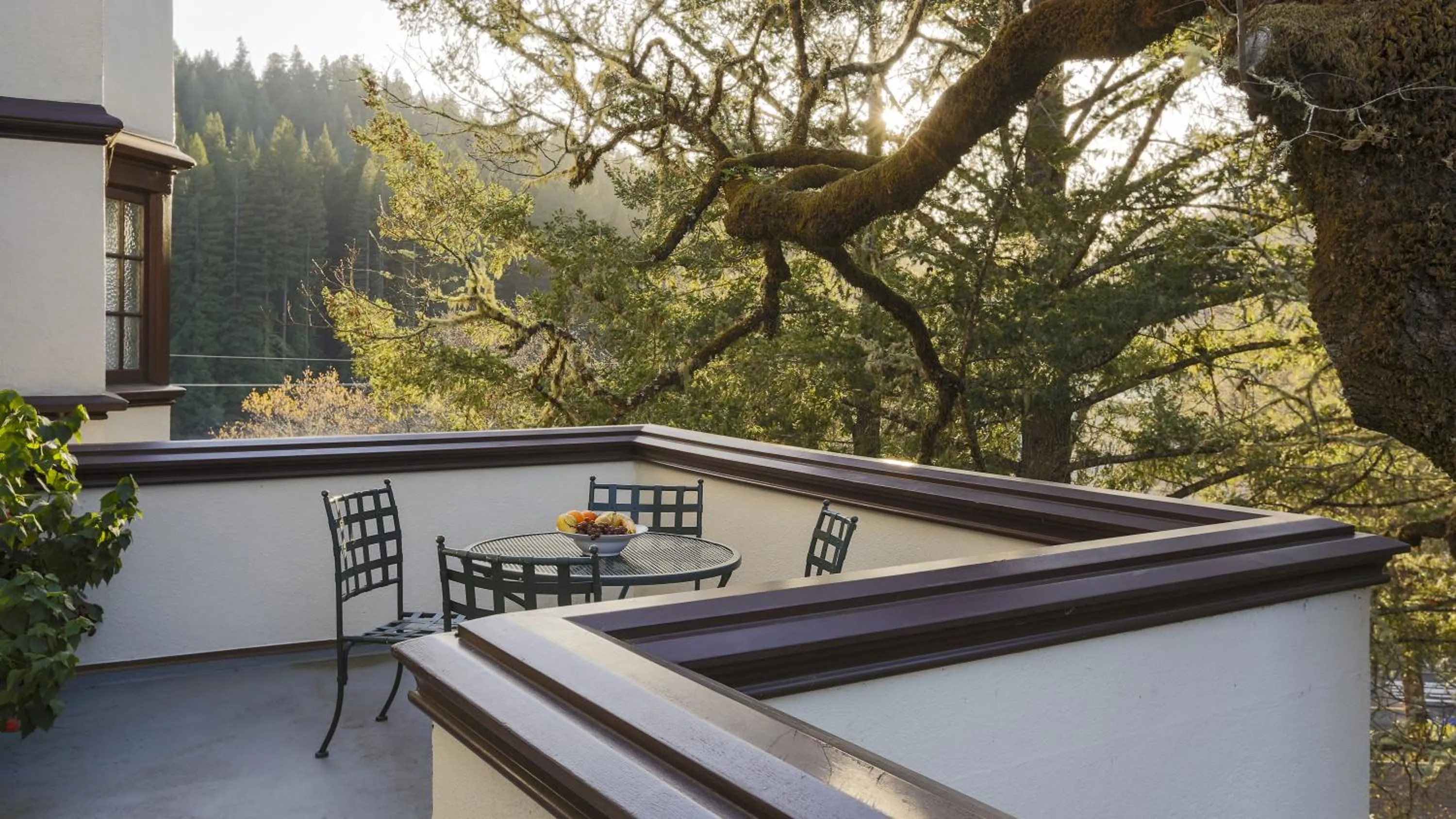 Patio in Benbow Historic Inn