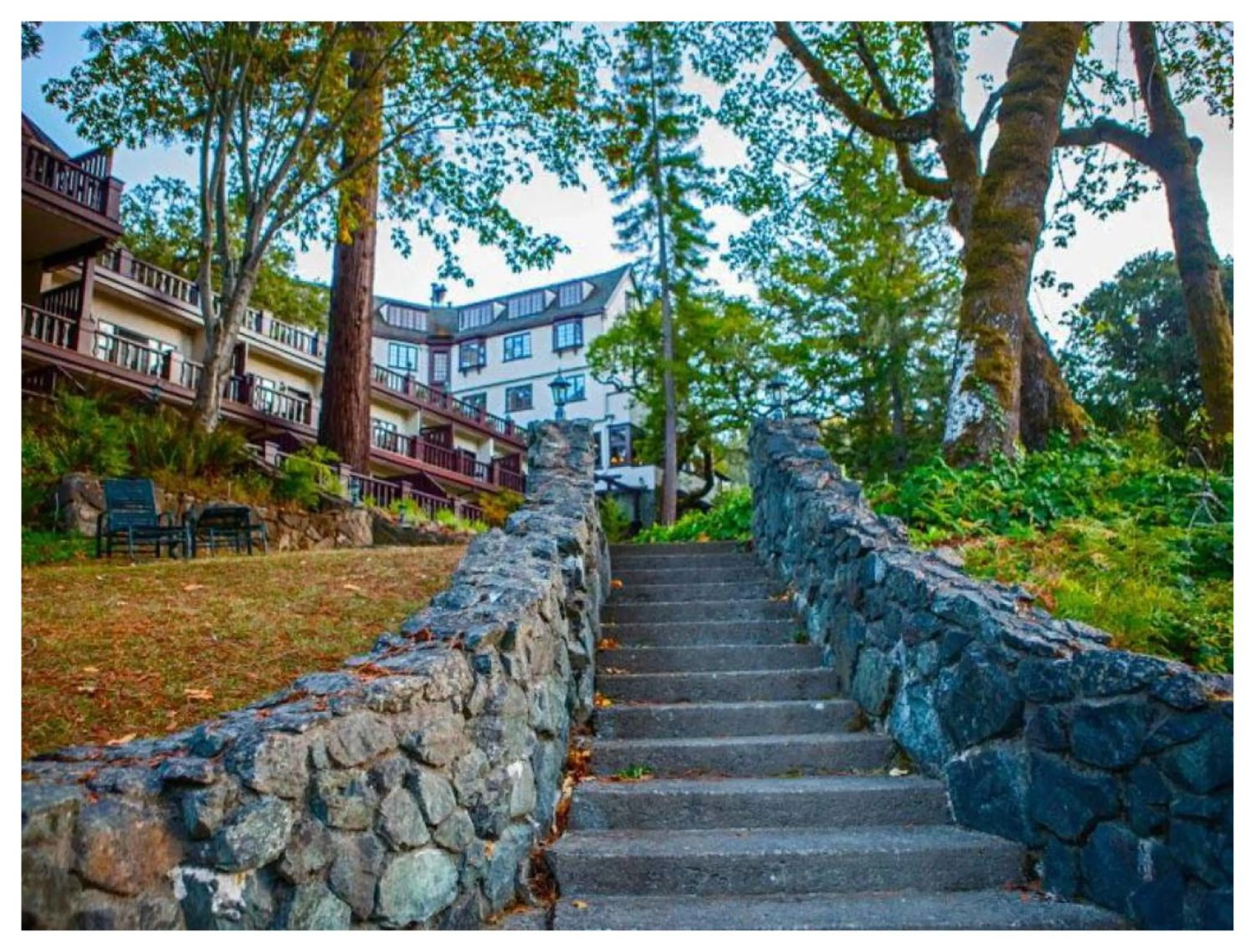 Facade/entrance in Benbow Historic Inn