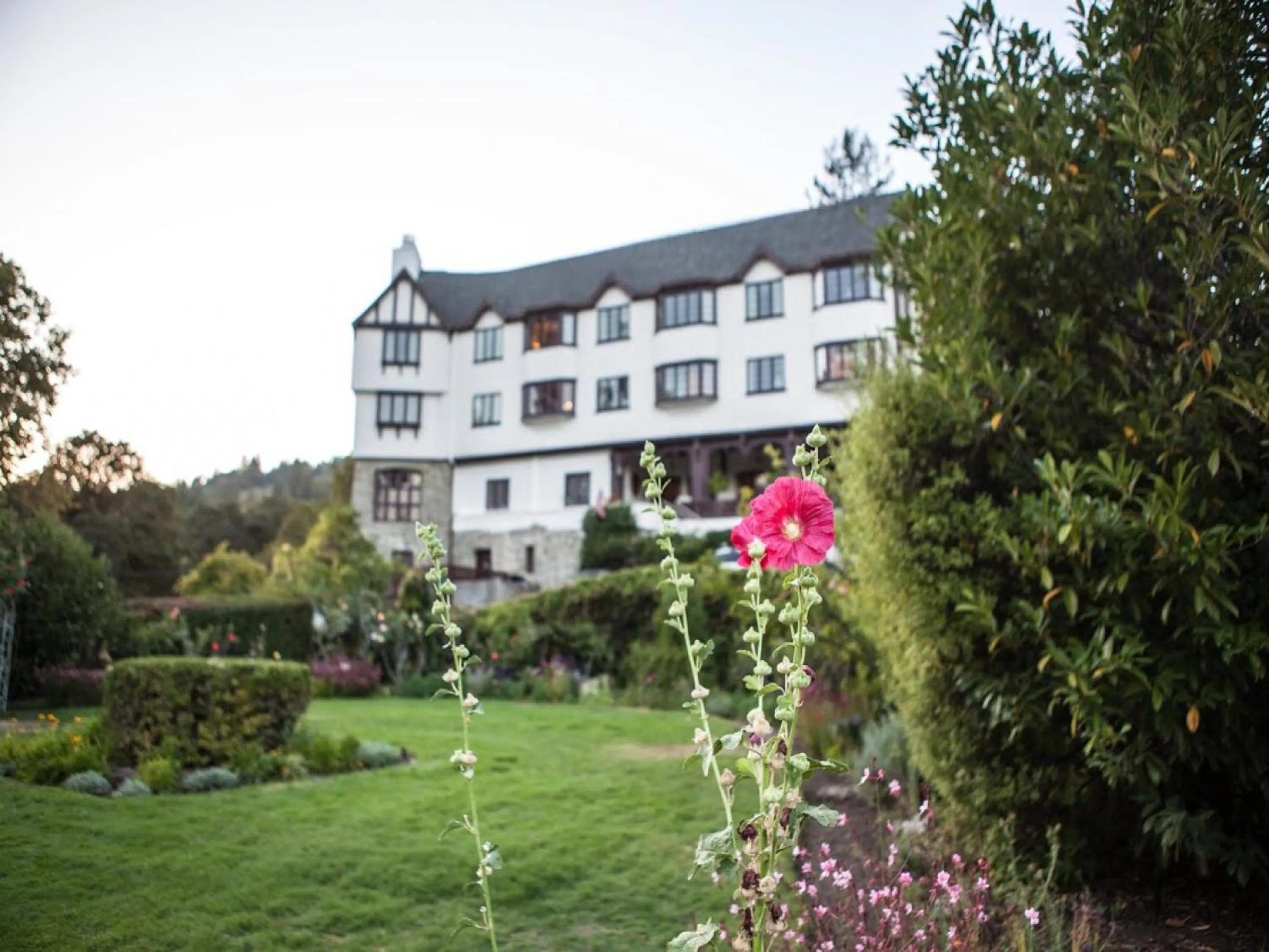 Facade/entrance in Benbow Historic Inn