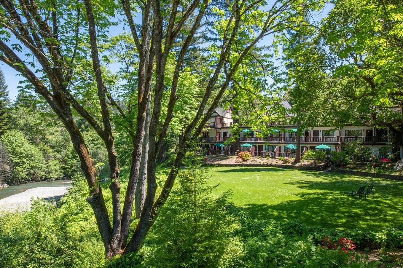 Garden in Benbow Historic Inn