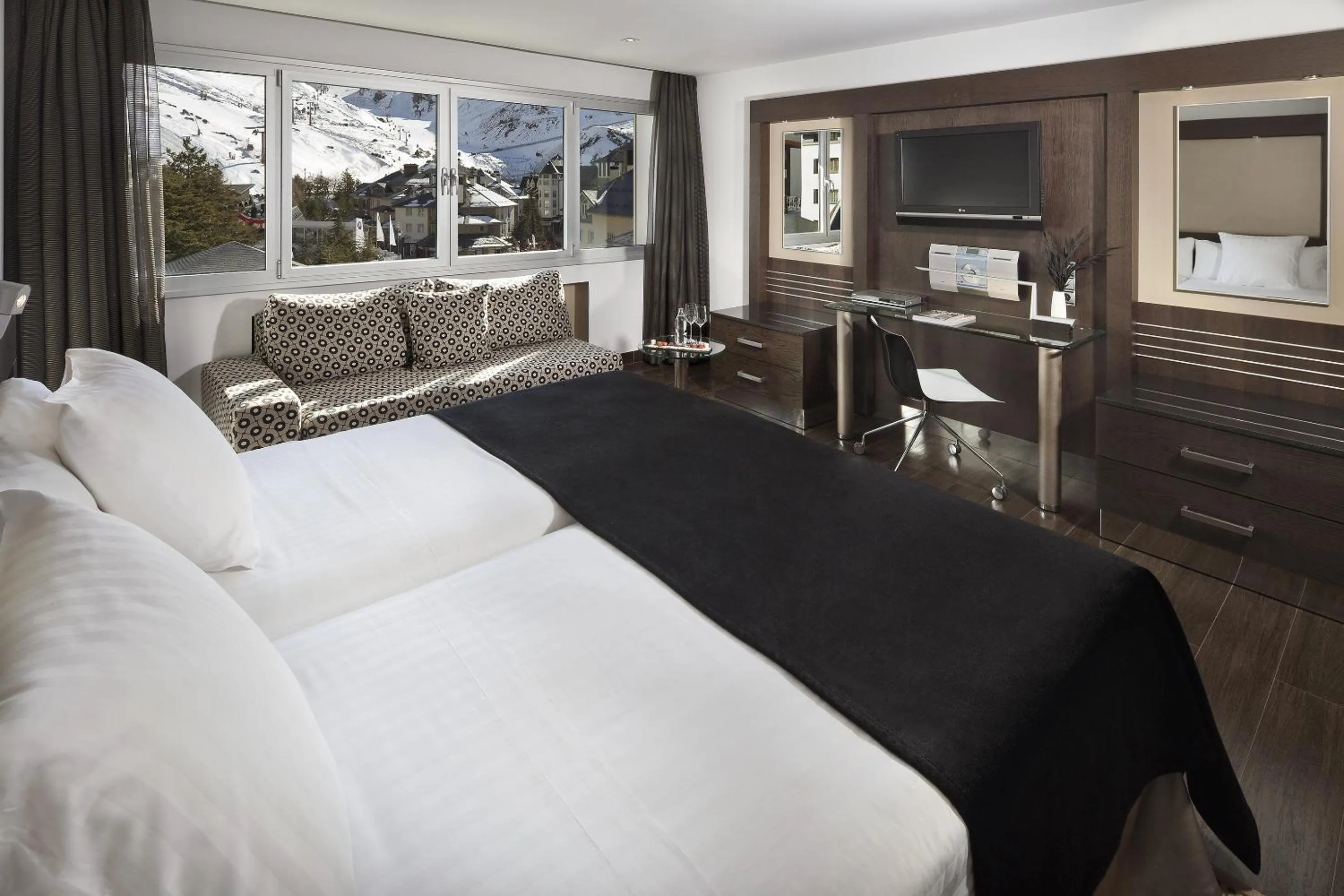 Premium Communicating Rooms in Meliá Sol y Nieve