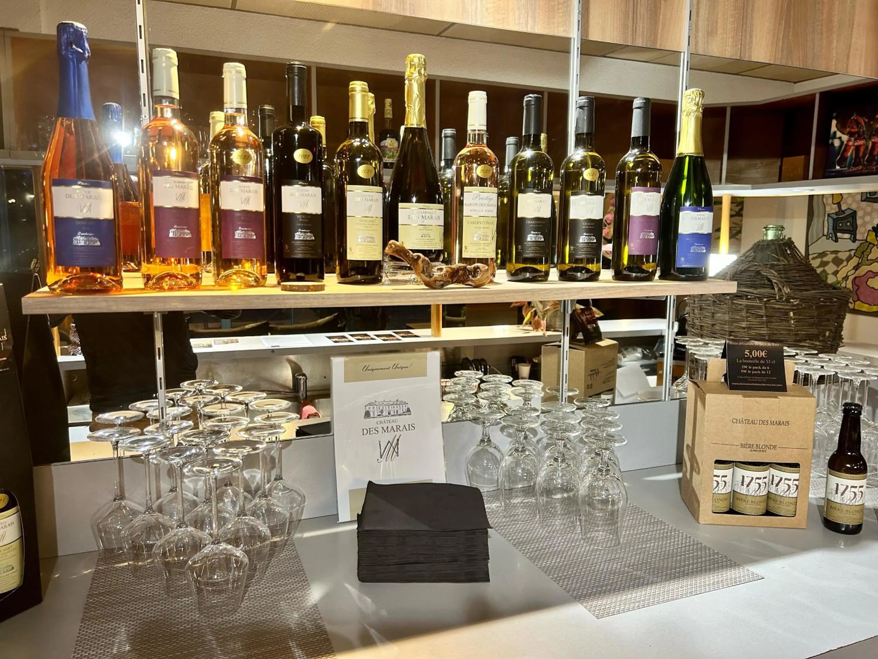 Lounge or bar in Hôtel Particulier LE MAS DES MARAIS