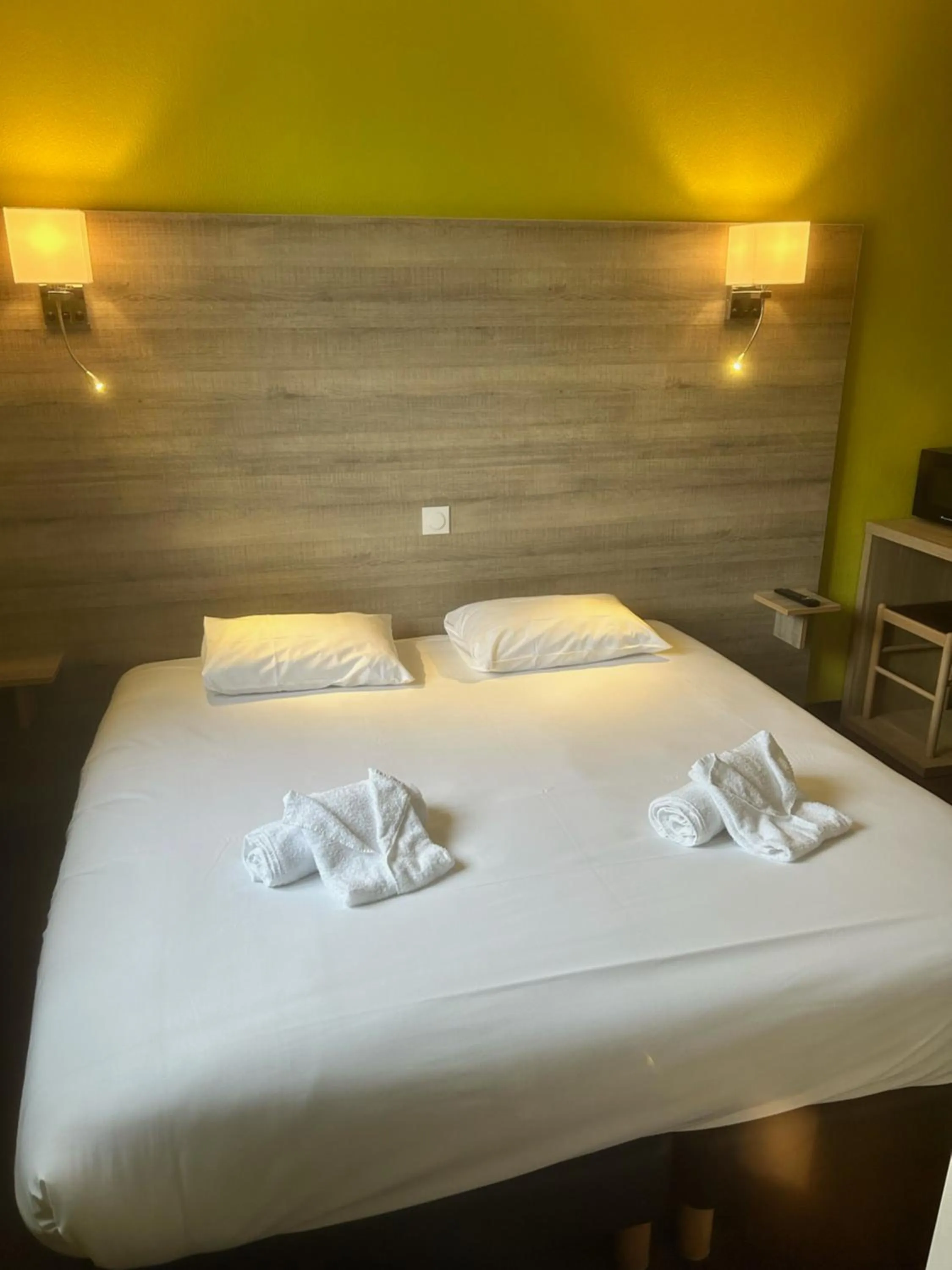 room service in Hôtel Particulier LE MAS DES MARAIS