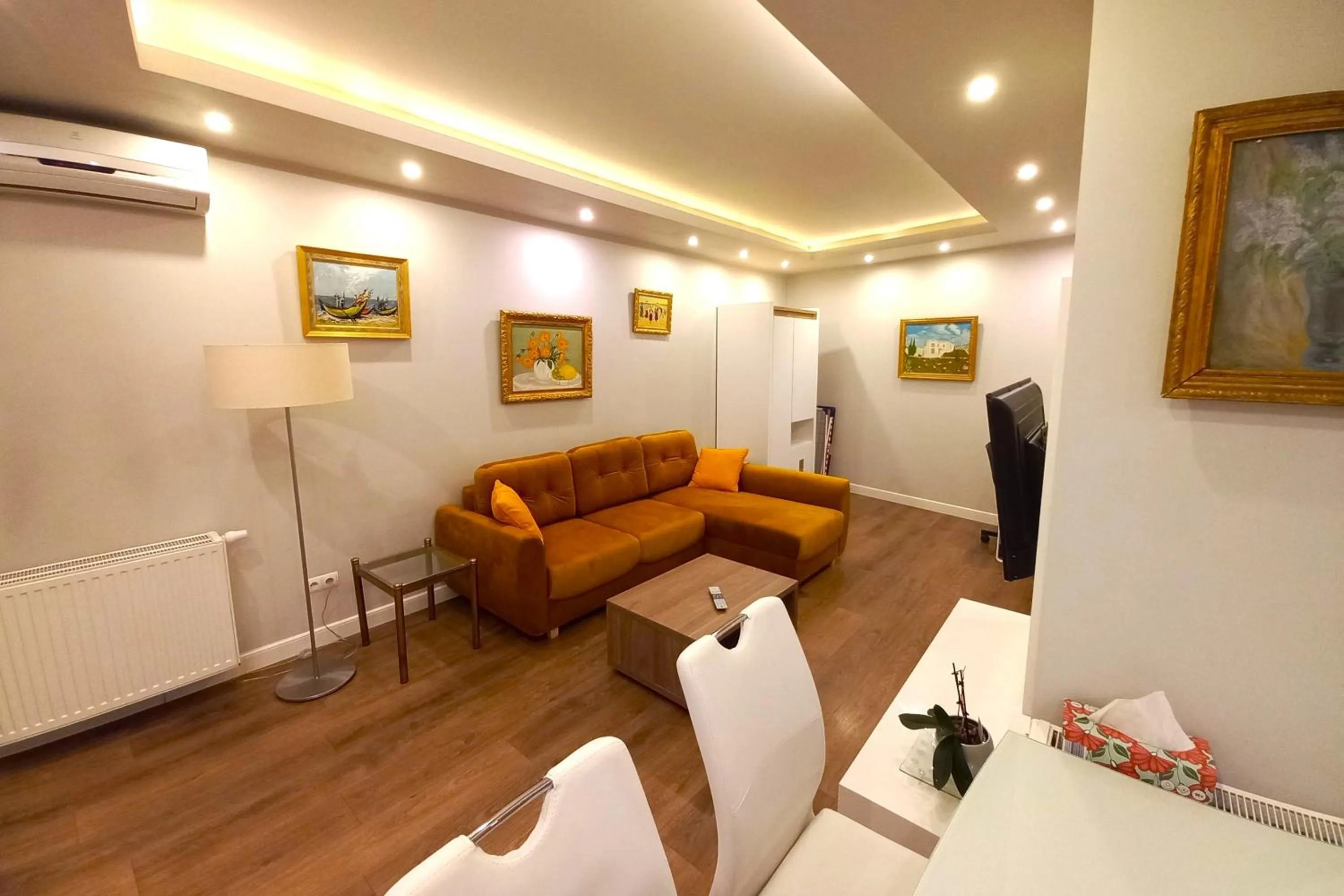 TV and multimedia in erApartments Oxygen Residence