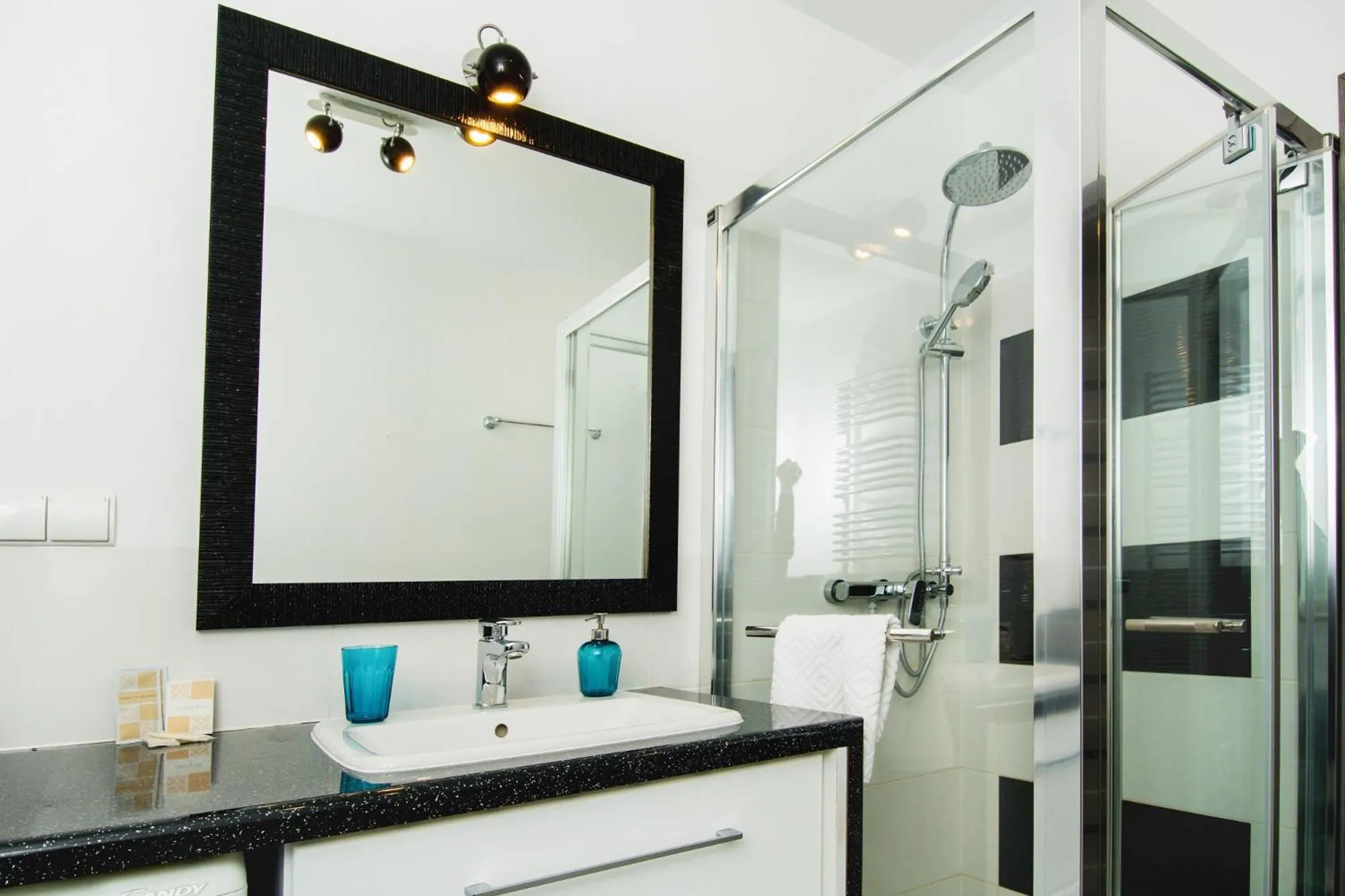 Shower in erApartments Oxygen Residence