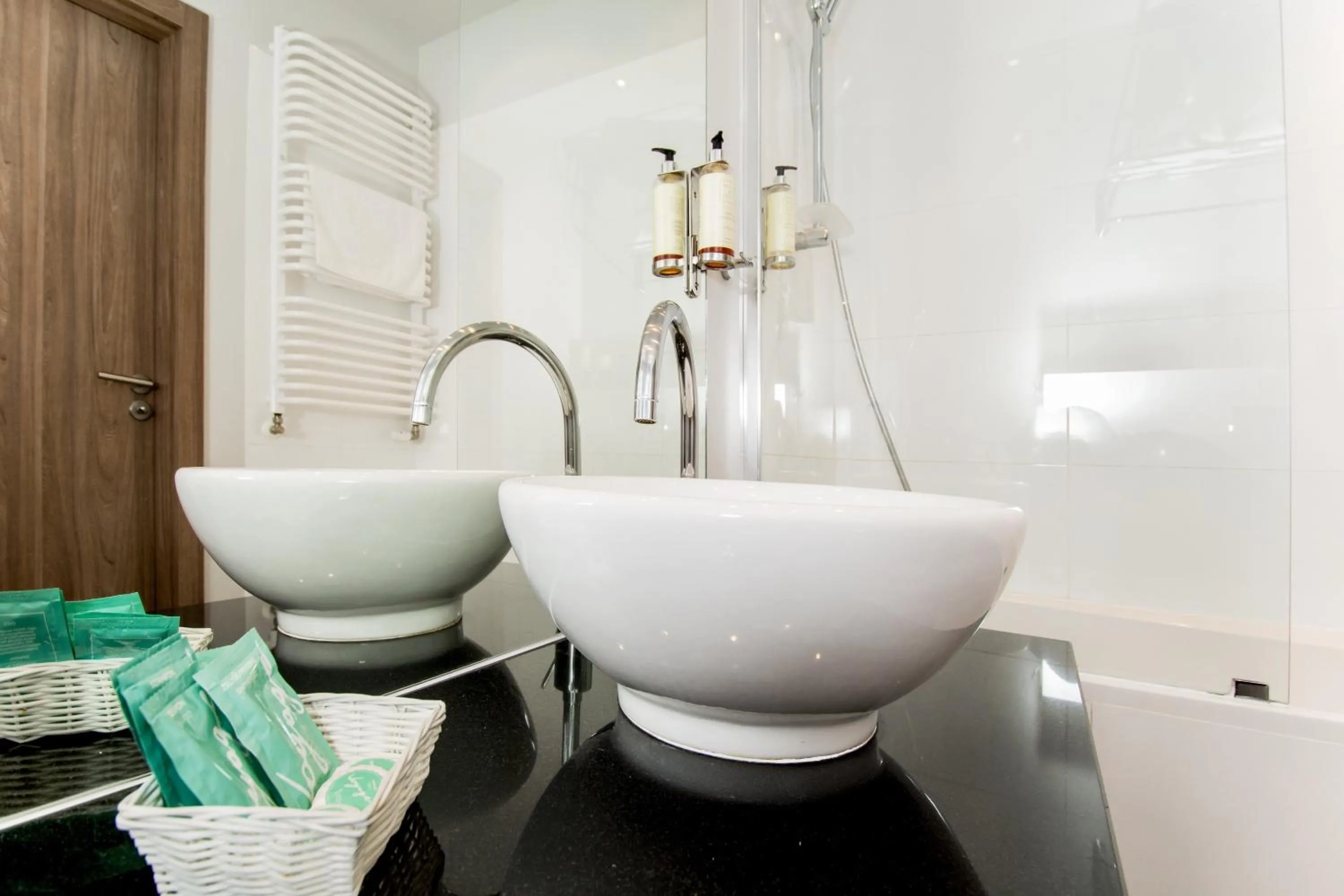 Toilet in erApartments Oxygen Residence